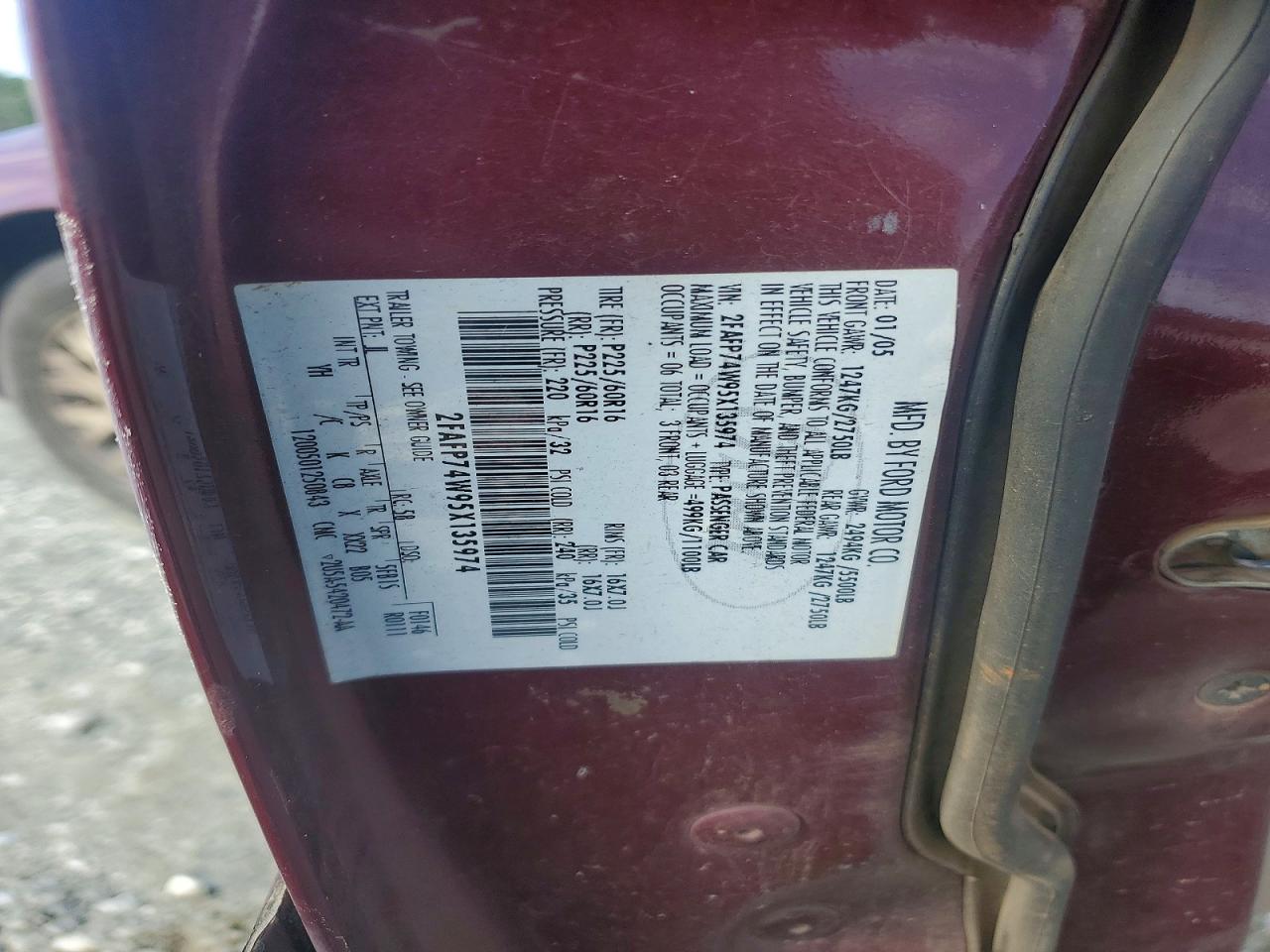 2005 Ford Crown Victoria Lx Burgundy vin: 2FAFP74W95X135974