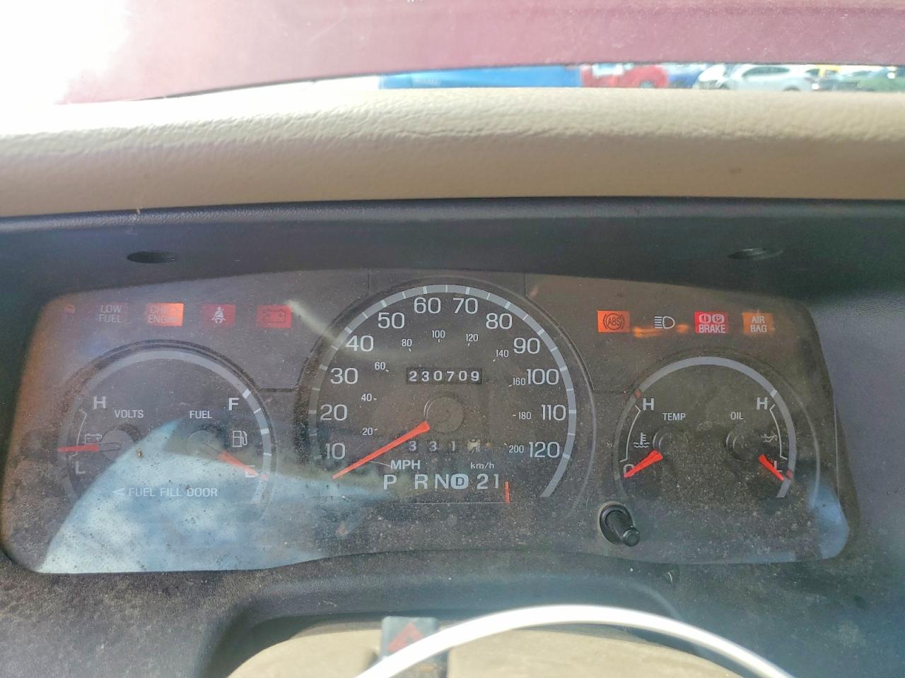 2005 Ford Crown Victoria Lx Burgundy vin: 2FAFP74W95X135974
