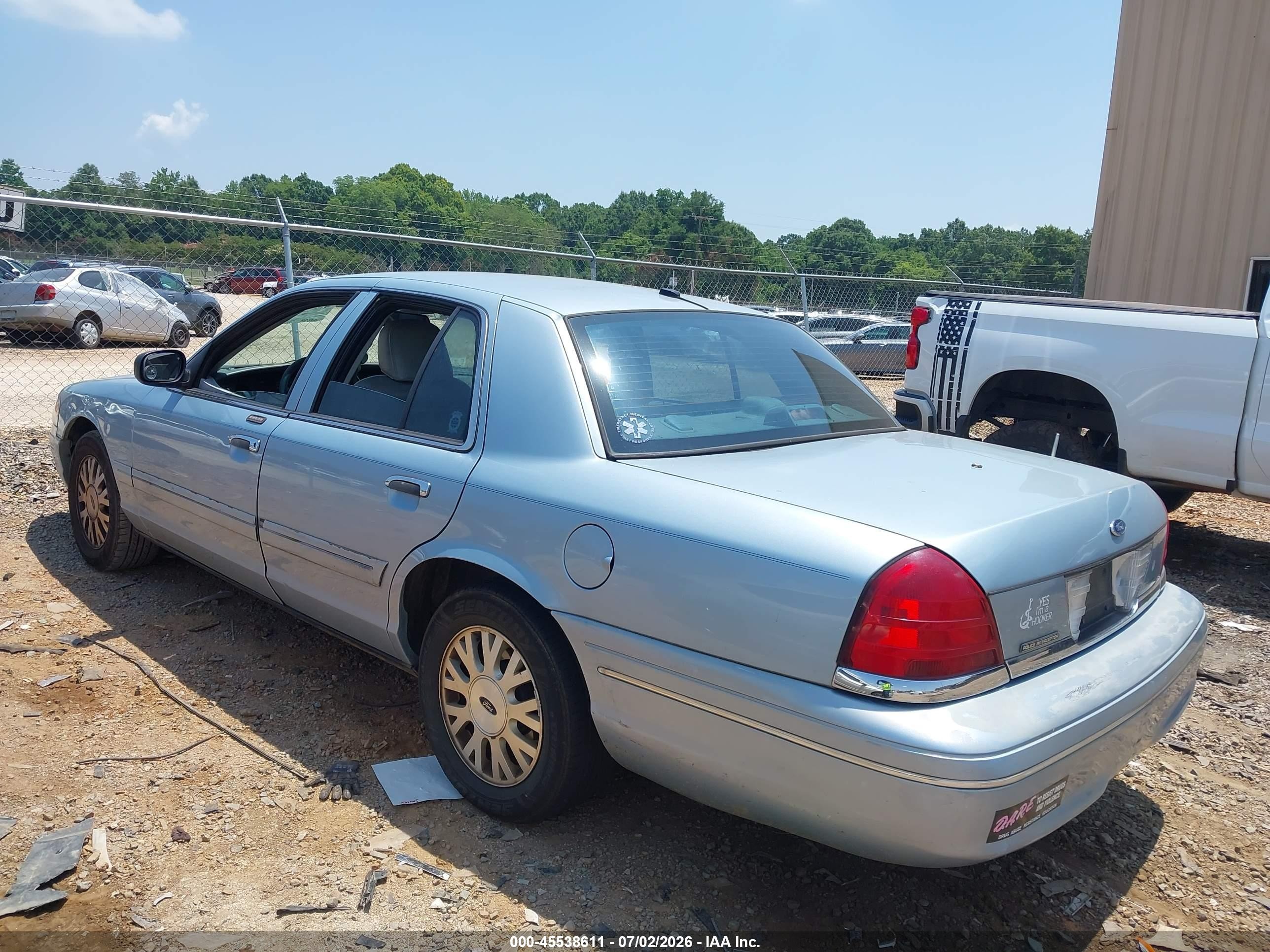 2005 Ford Crown Victoria Light Blue vin: 2FAFP74W95X152807