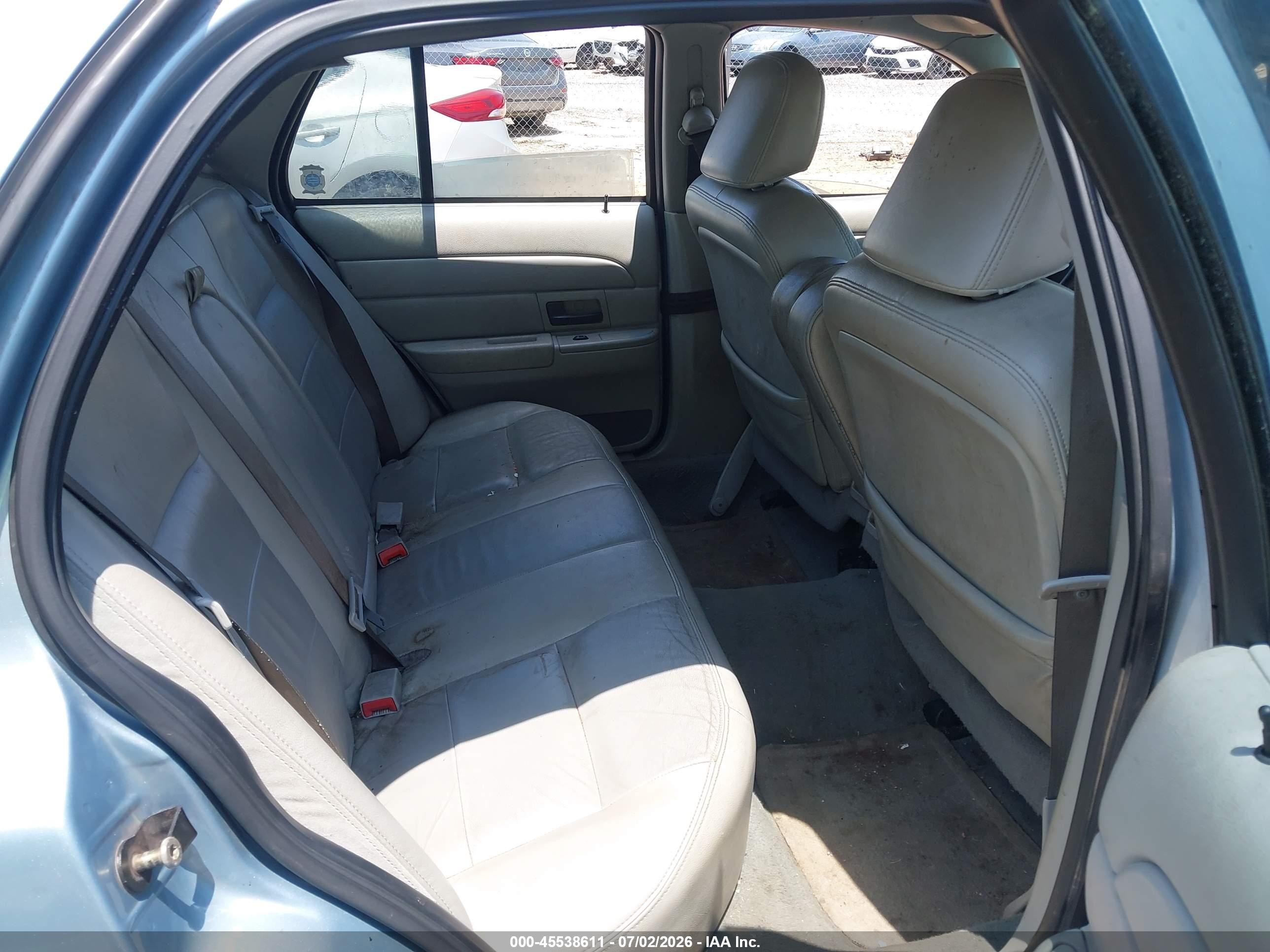 2005 Ford Crown Victoria Light Blue vin: 2FAFP74W95X152807