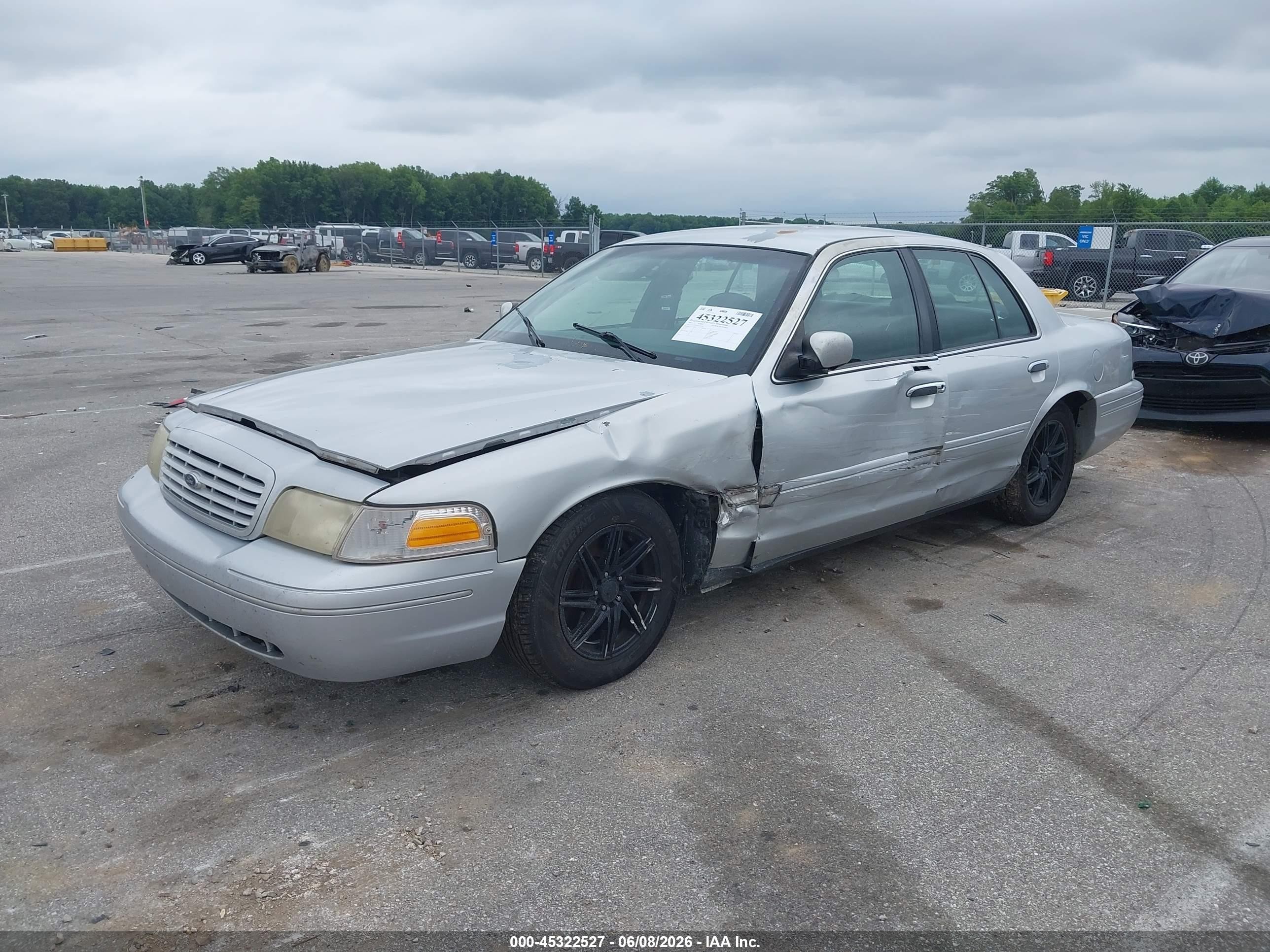 2002 Ford Crown Victoria Lx Silver vin: 2FAFP74WX2X112456