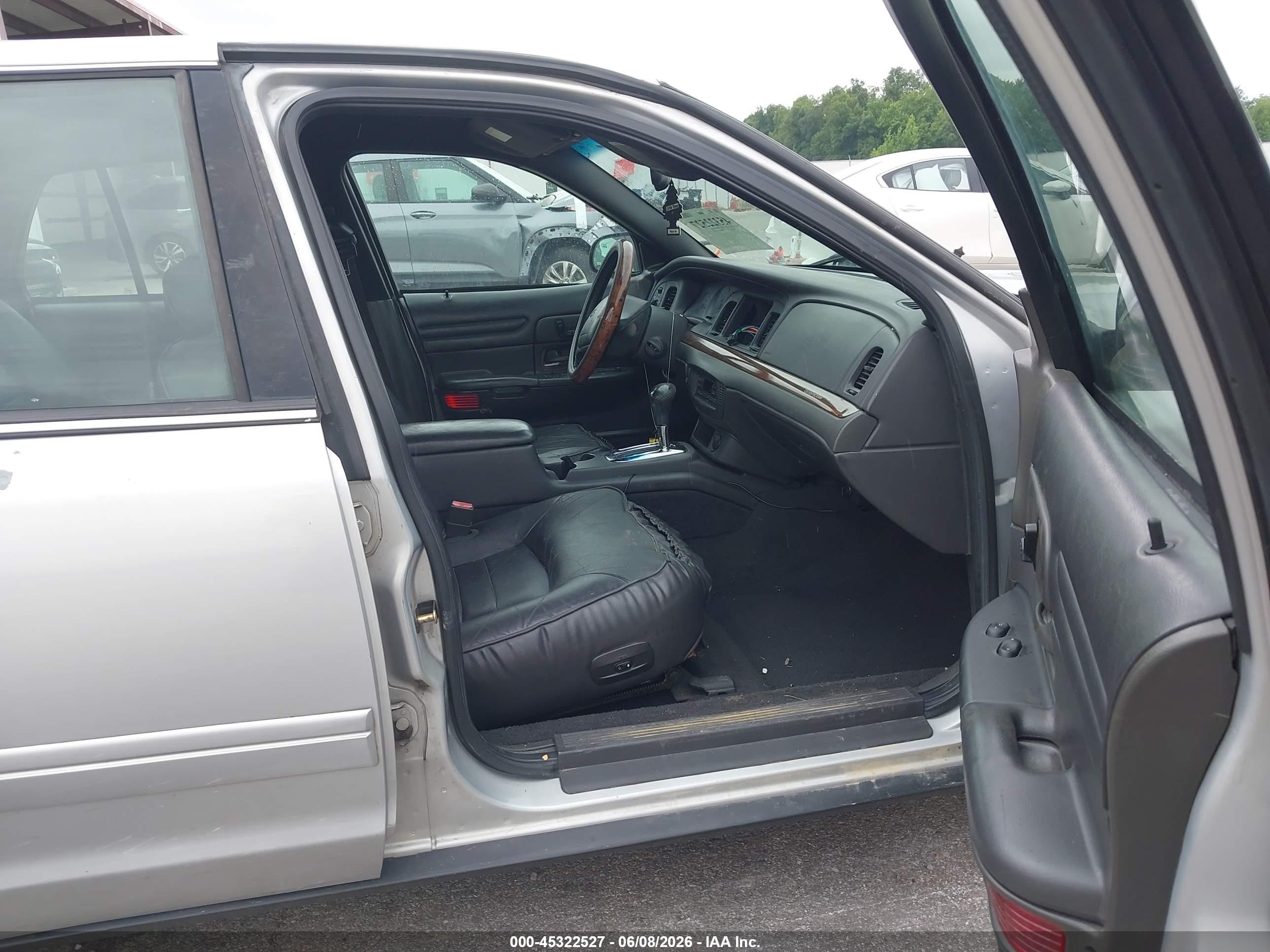 2002 Ford Crown Victoria Lx Silver vin: 2FAFP74WX2X112456