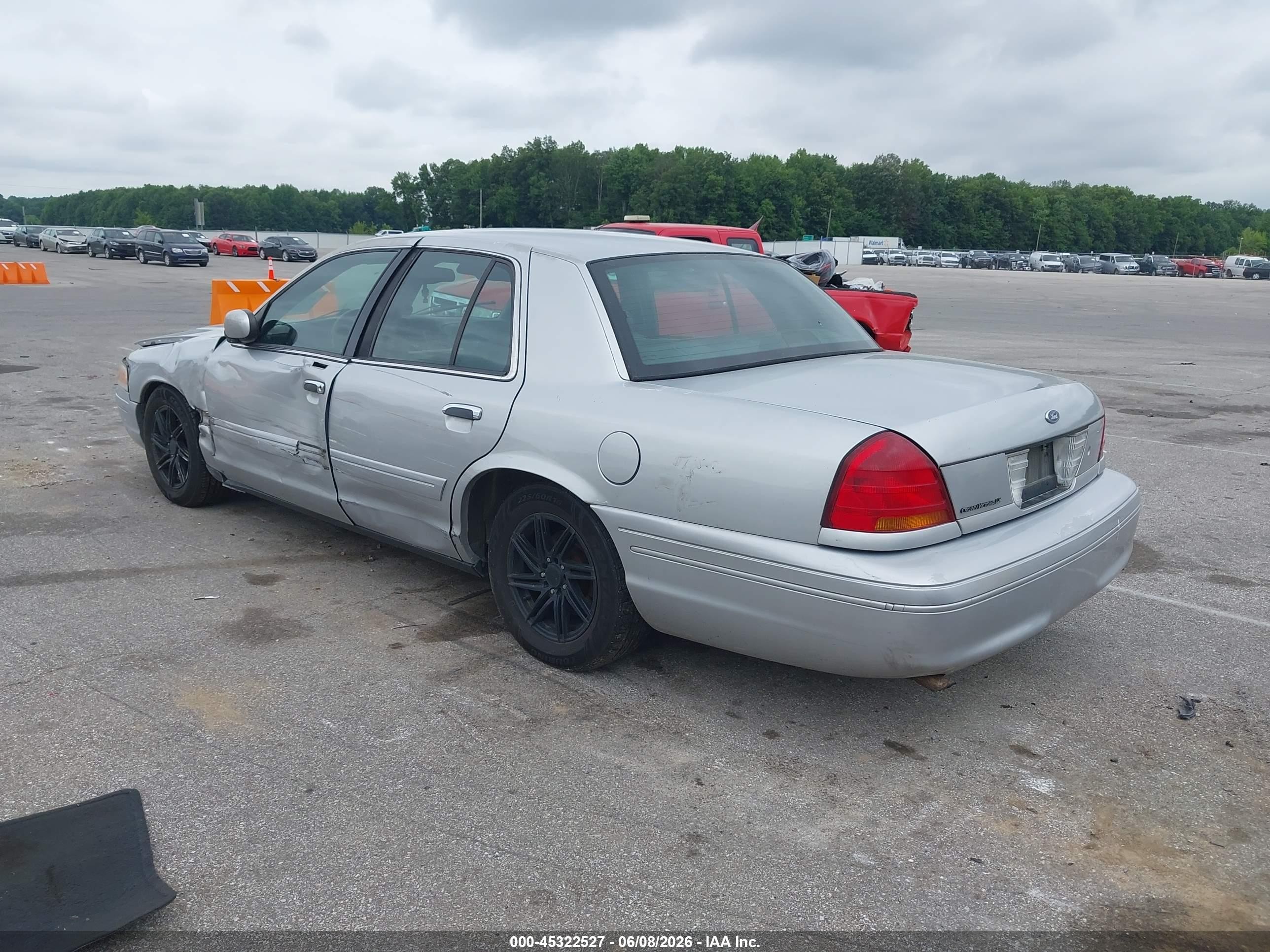 2002 Ford Crown Victoria Lx Silver vin: 2FAFP74WX2X112456