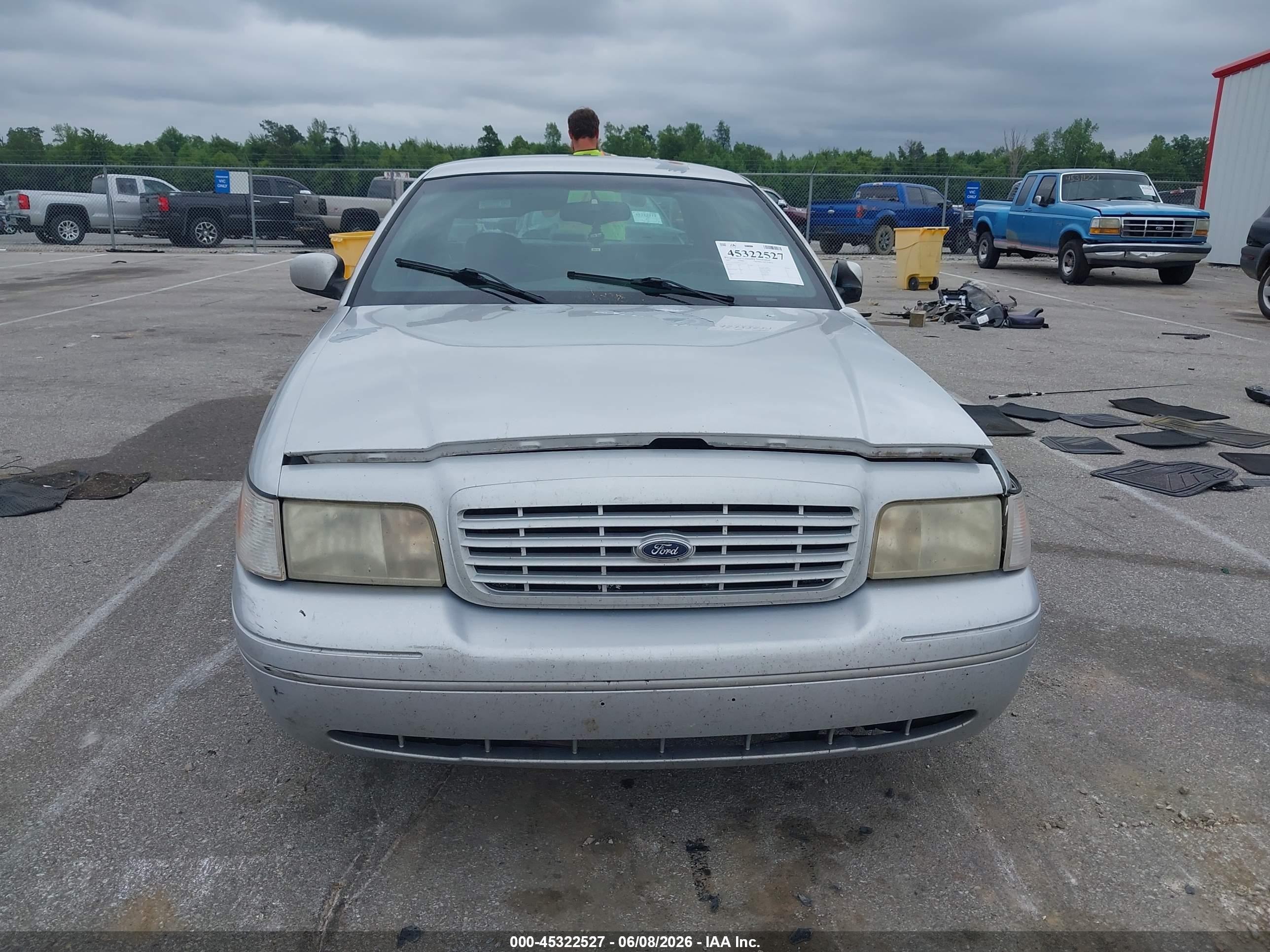 2002 Ford Crown Victoria Lx Silver vin: 2FAFP74WX2X112456
