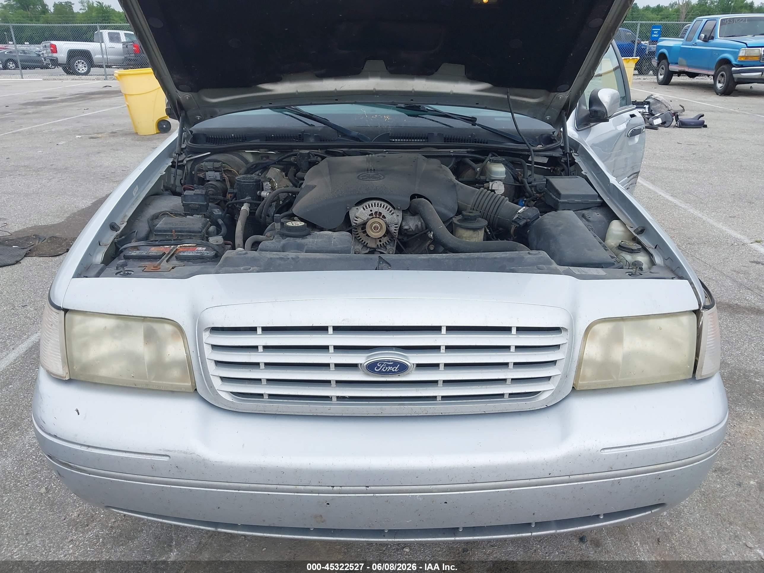 2002 Ford Crown Victoria Lx Silver vin: 2FAFP74WX2X112456