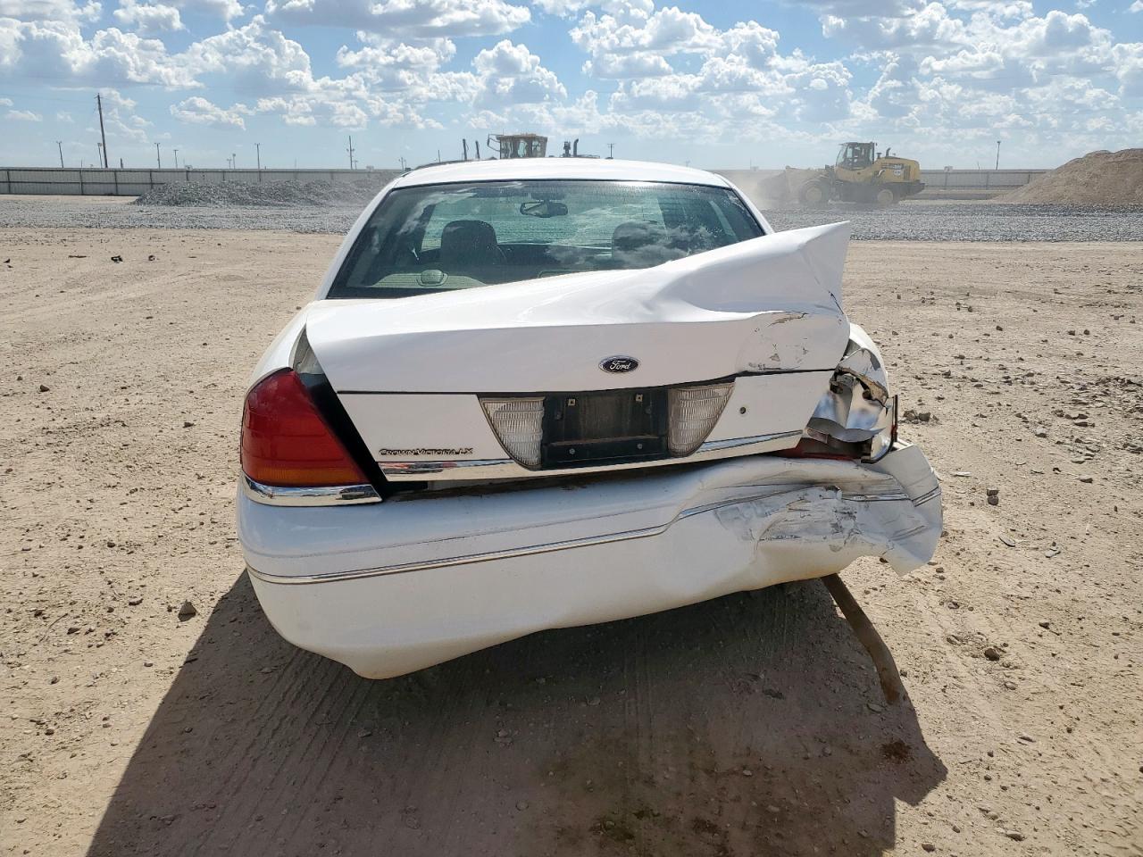 2003 Ford Crown Victoria Lx White vin: 2FAFP74WX3X138573