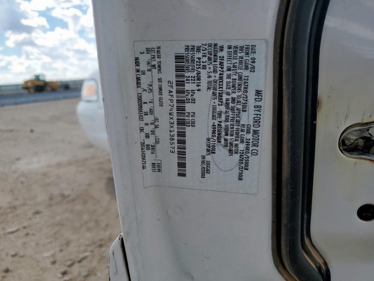 2003 Ford Crown Victoria Lx White vin: 2FAFP74WX3X138573