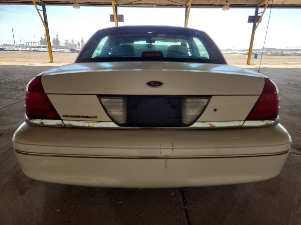2005 Ford Crown Victoria Lx White vin: 2FAFP74WX5X113031