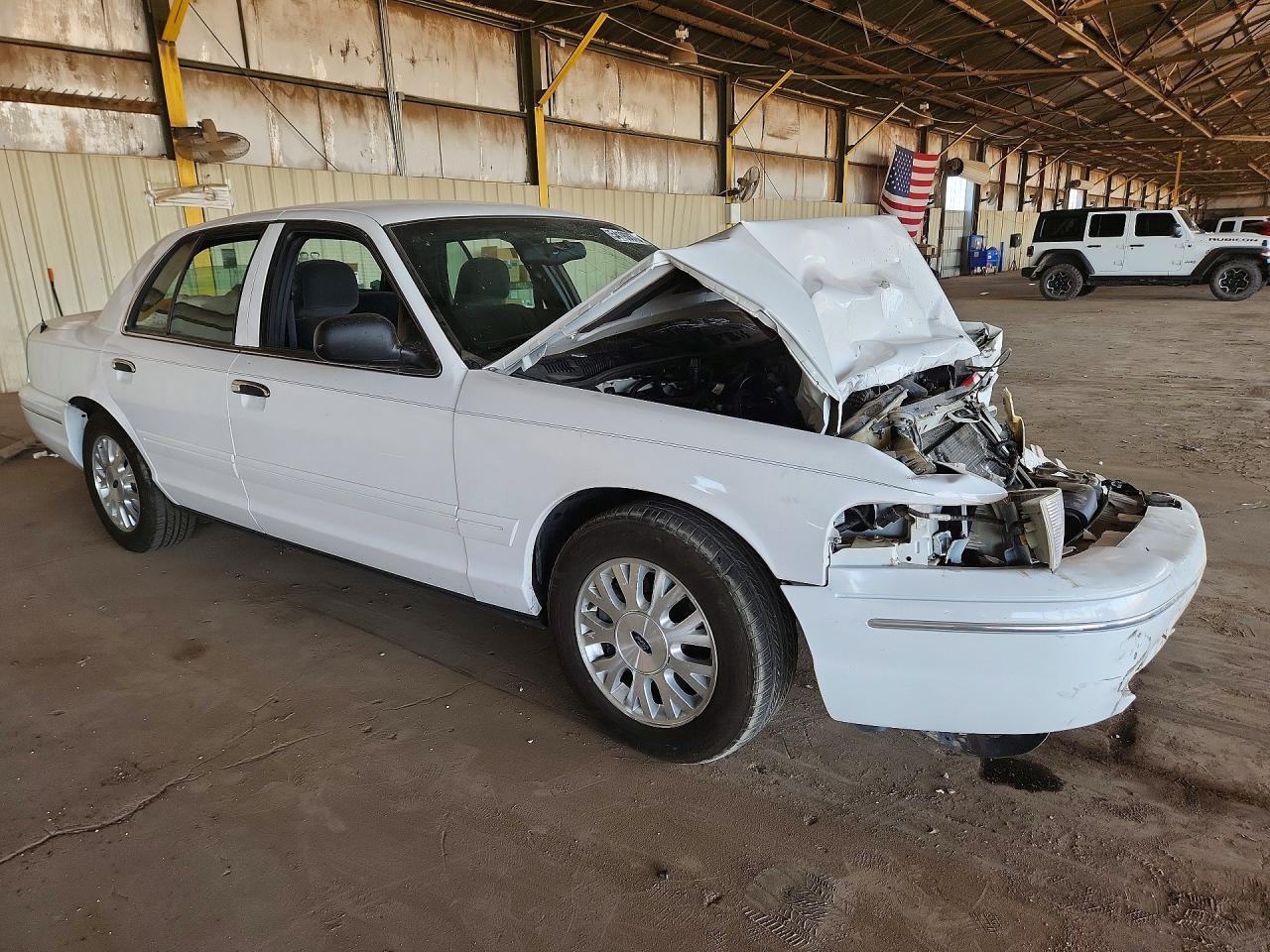 2005 Ford Crown Victoria Lx White vin: 2FAFP74WX5X113031
