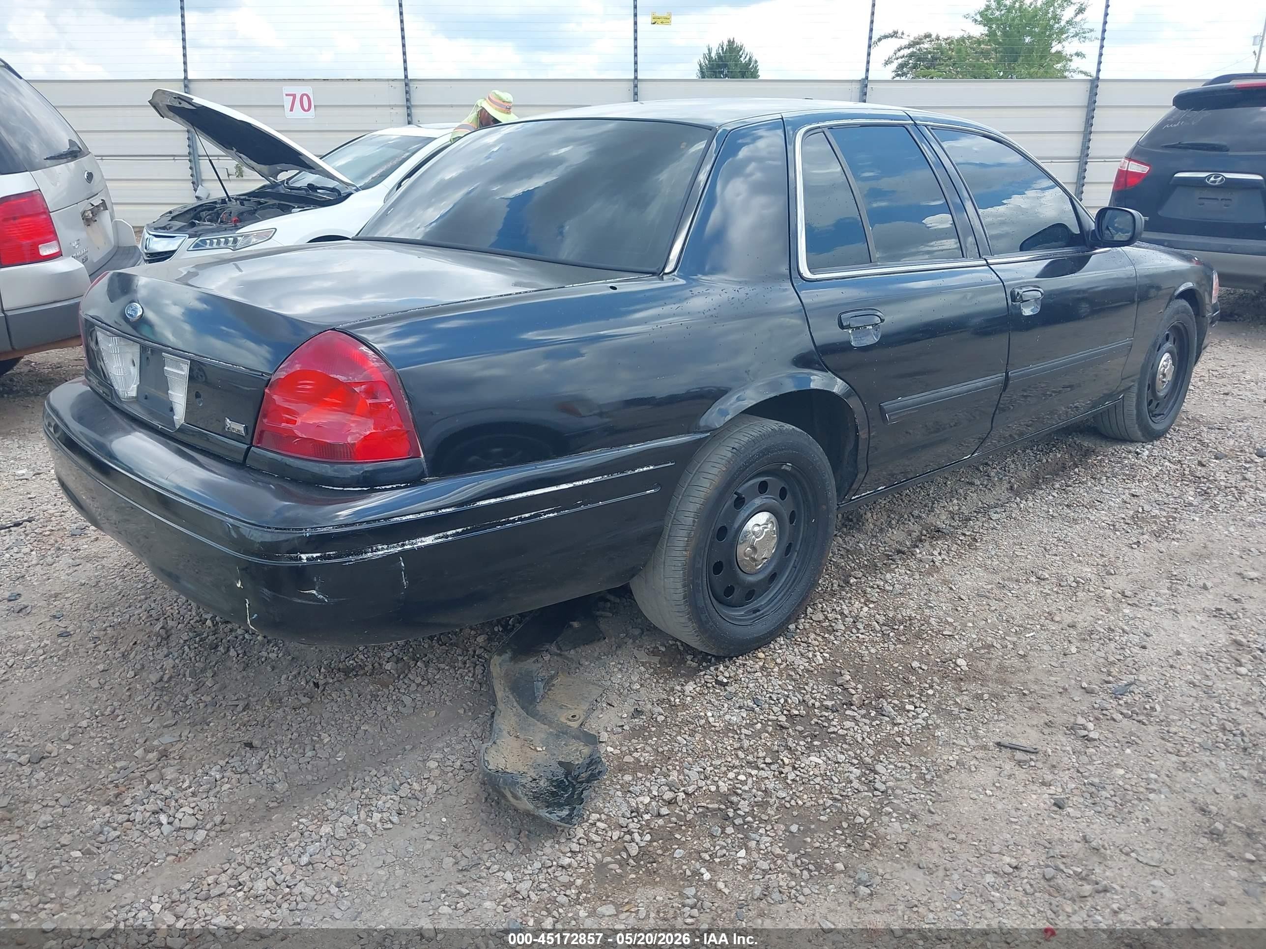 2009 Ford Crown Victoria   Black vin: 2FAHP71V09X124825