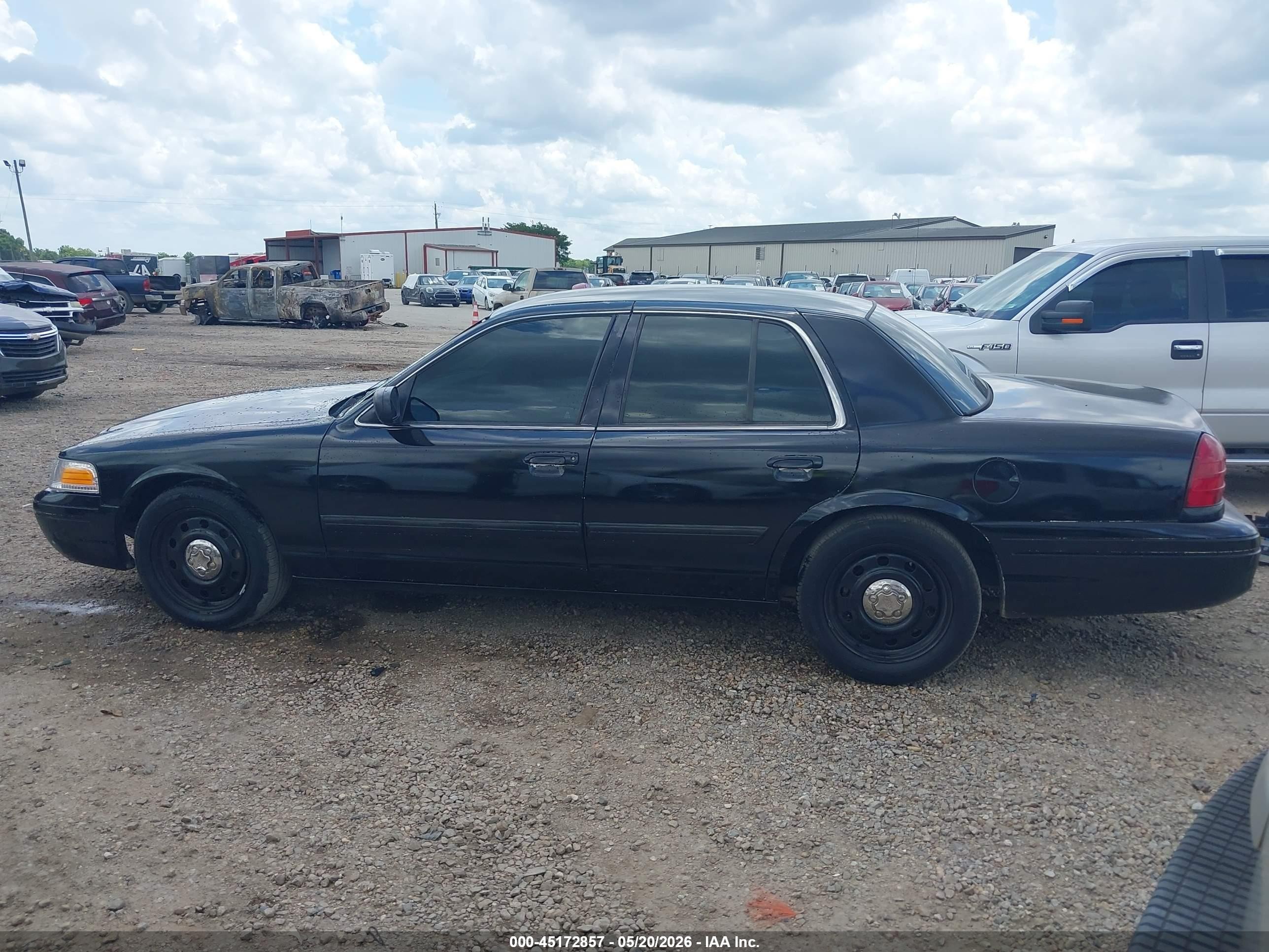 2009 Ford Crown Victoria   Black vin: 2FAHP71V09X124825