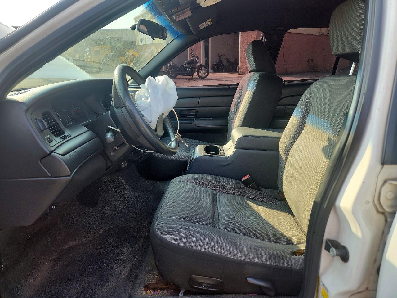 2008 Ford Crown Victoria Police Interceptor White vin: 2FAHP71V18X115601