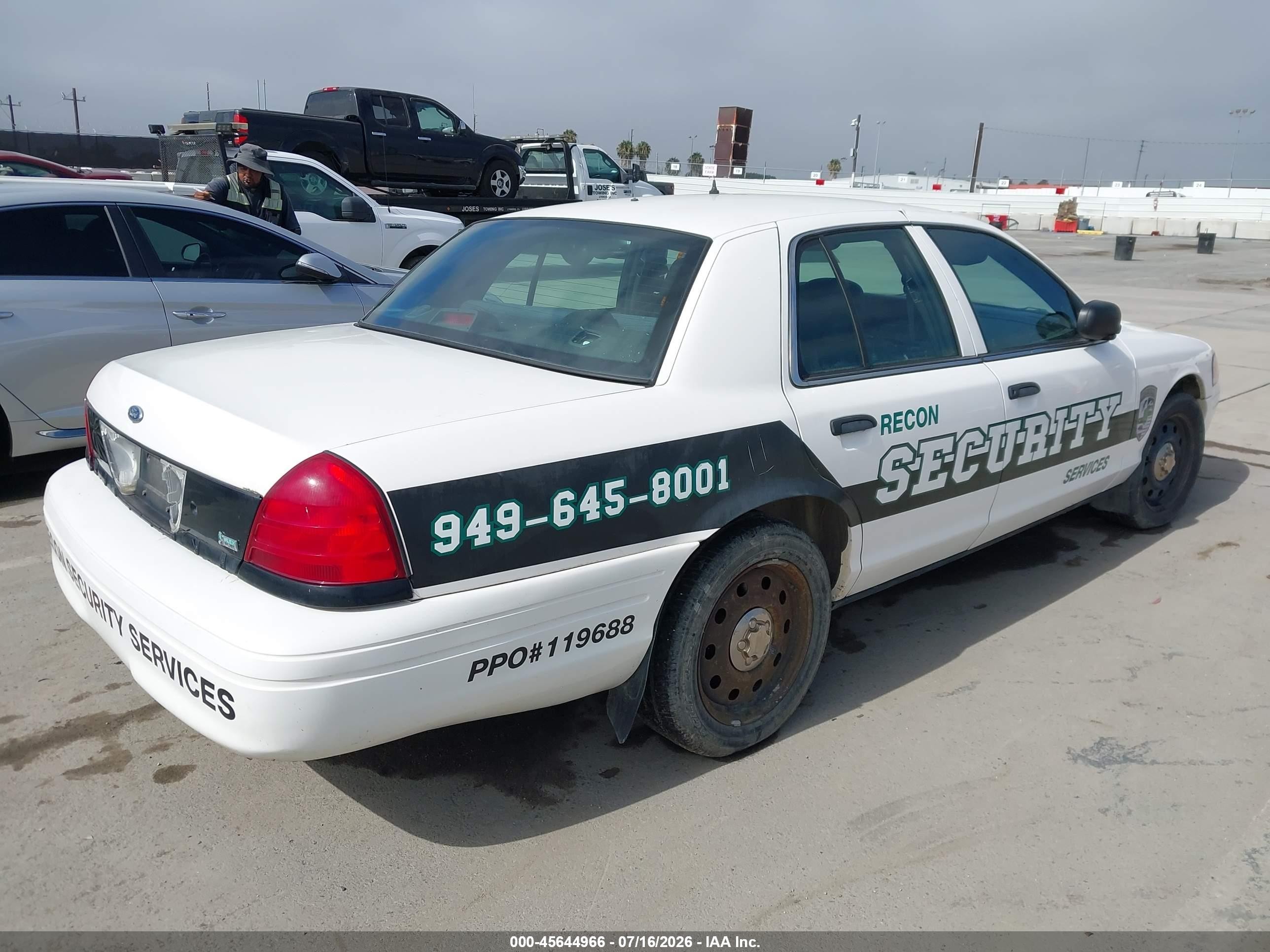 2009 Ford Crown Victoria Police Interceptor White vin: 2FAHP71V19X117107