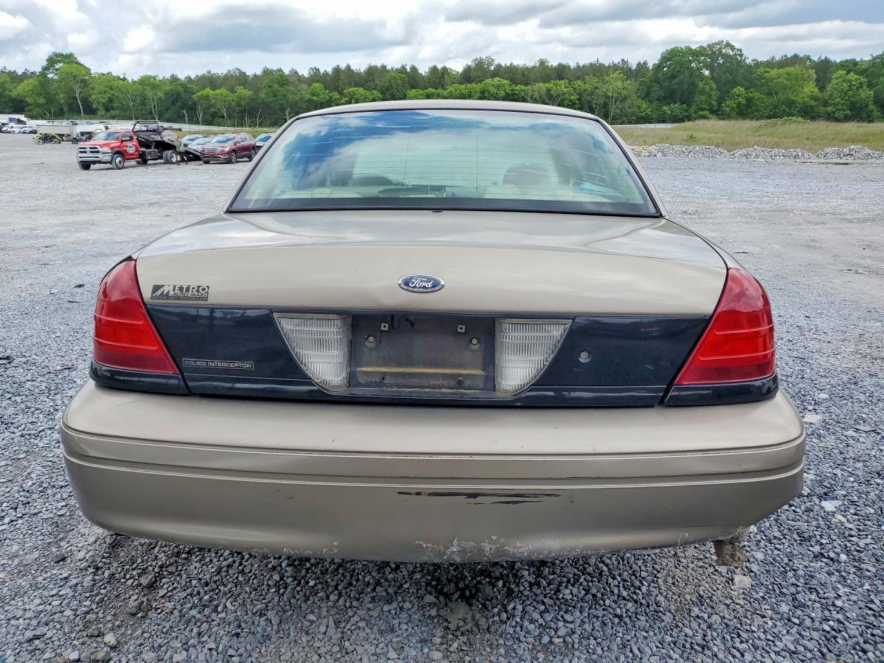 2008 Ford Crown Victoria Police Interceptor Gold vin: 2FAHP71V38X161043