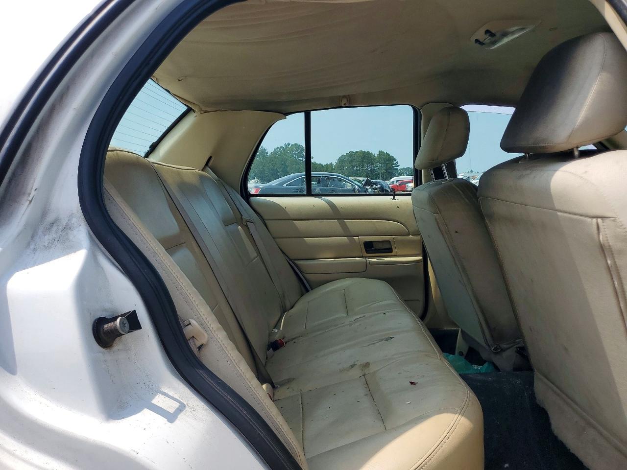 2009 Ford Crown Victoria Police Interceptor White vin: 2FAHP71V39X111955