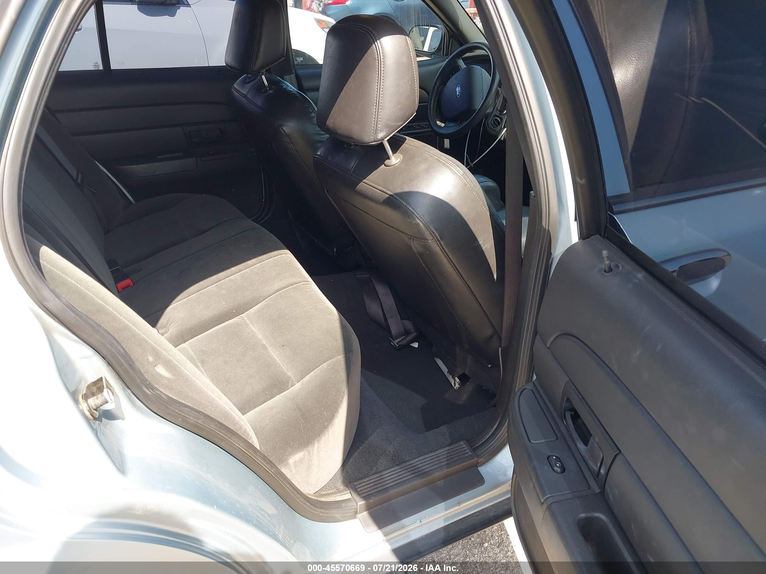 2008 Ford Crown Victoria Police/police Interceptor Light Blue vin: 2FAHP71V58X157463