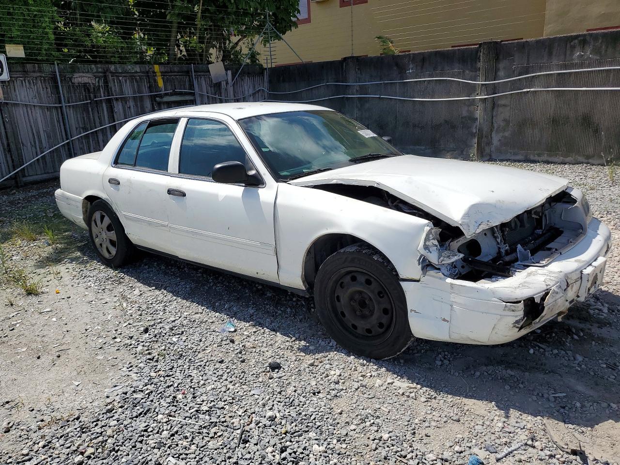 2009 Ford Crown Victoria White vin: 2FAHP71V69X116647