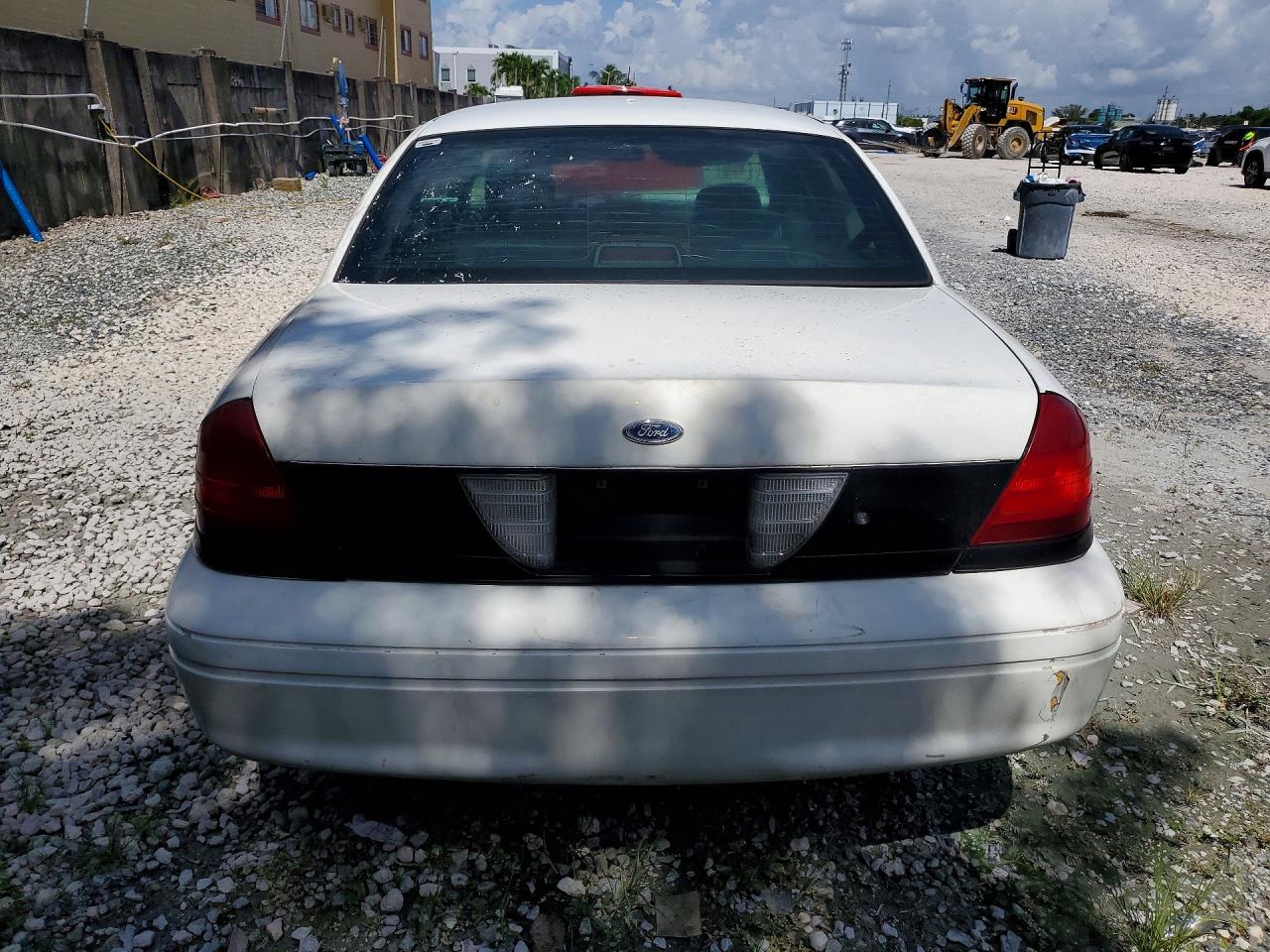2009 Ford Crown Victoria White vin: 2FAHP71V69X116647