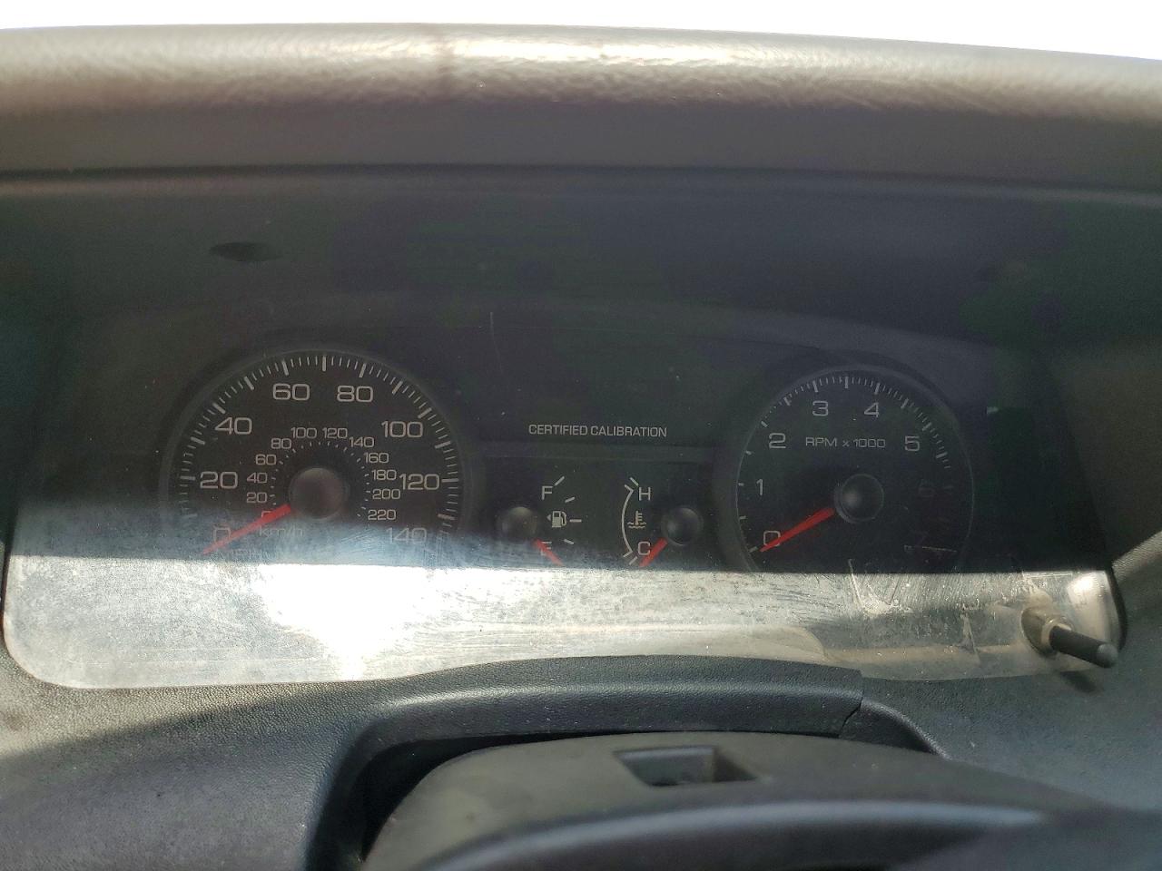 2009 Ford Crown Victoria White vin: 2FAHP71V69X116647