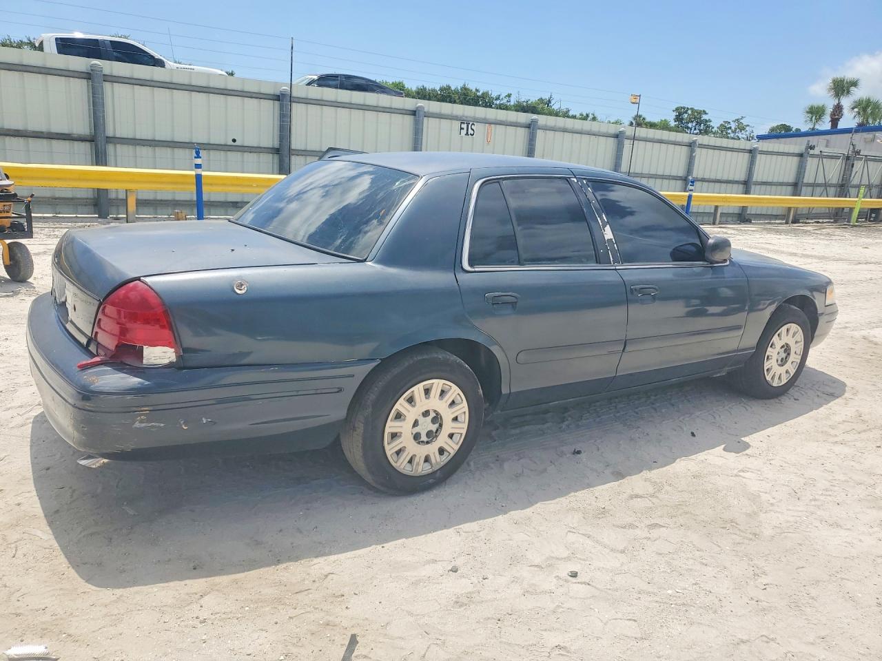 2005 Ford Crown Victoria Police Interceptor Gray vin: 2FAHP71W05X106487