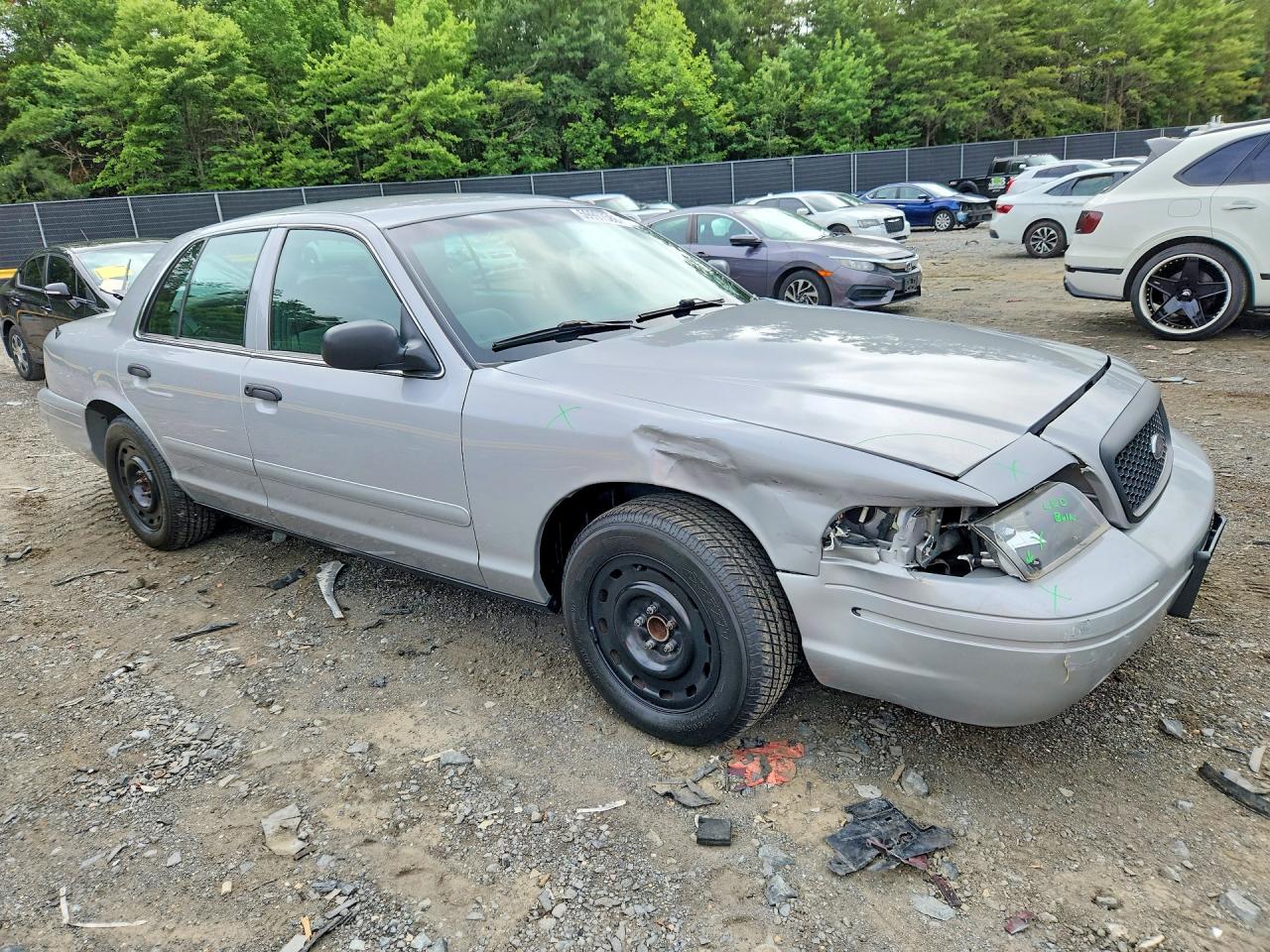 2005 Ford Crown Victoria Police Interceptor Silver vin: 2FAHP71W05X173302