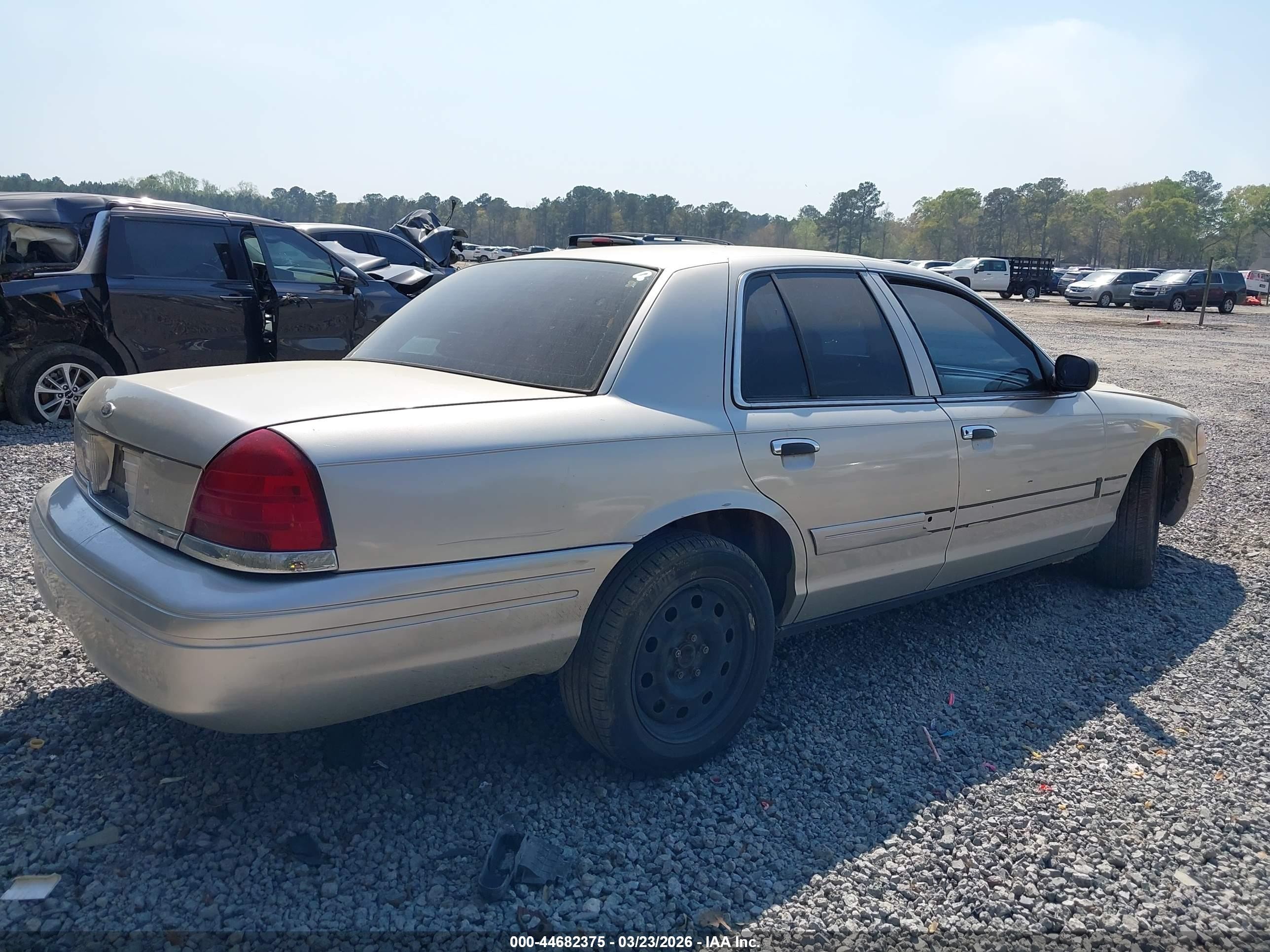 2007 Ford Crown Victoria Police/police Interceptor Champagne vin: 2FAHP71W07X107433
