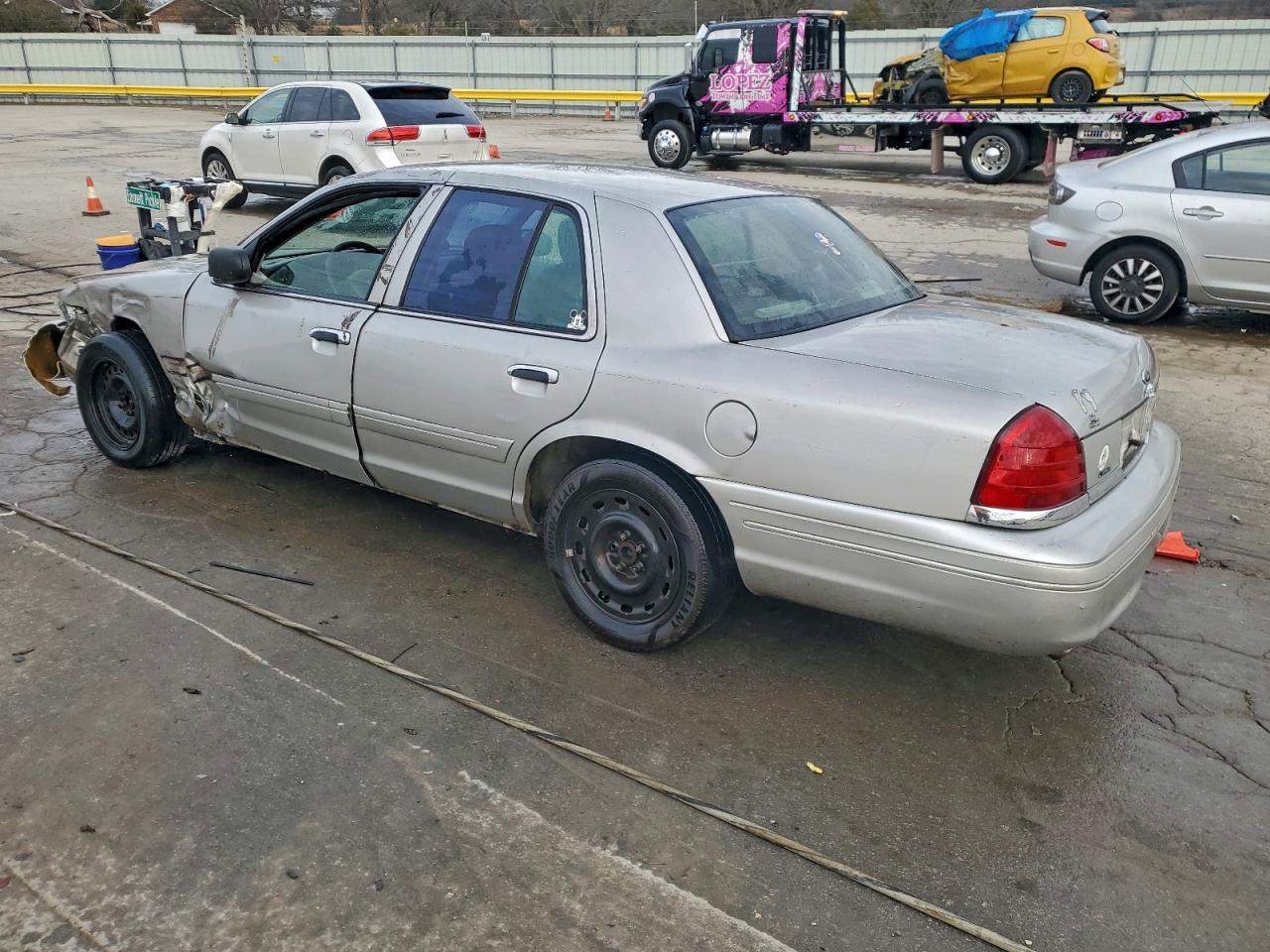 2004 Ford Crown Victoria Police Interceptor Silver vin: 2FAHP71W14X124561