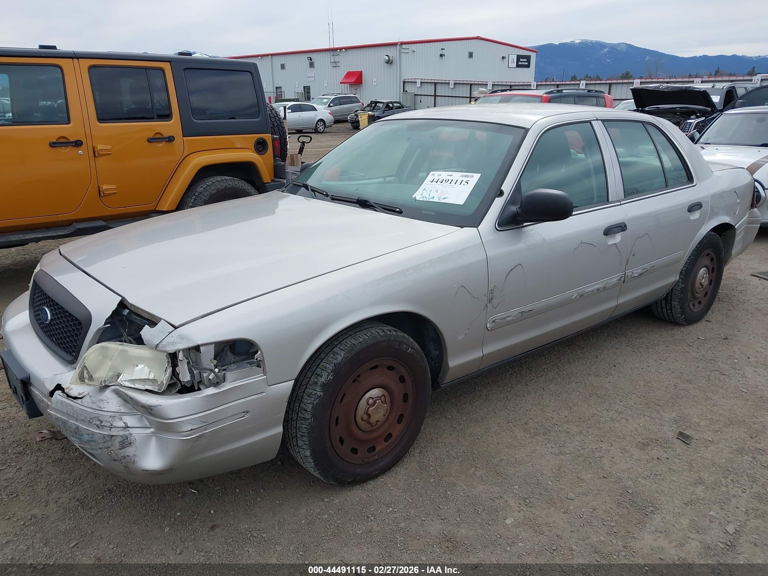 2005 Ford Crown Victoria Police Silver vin: 2FAHP71W15X147808