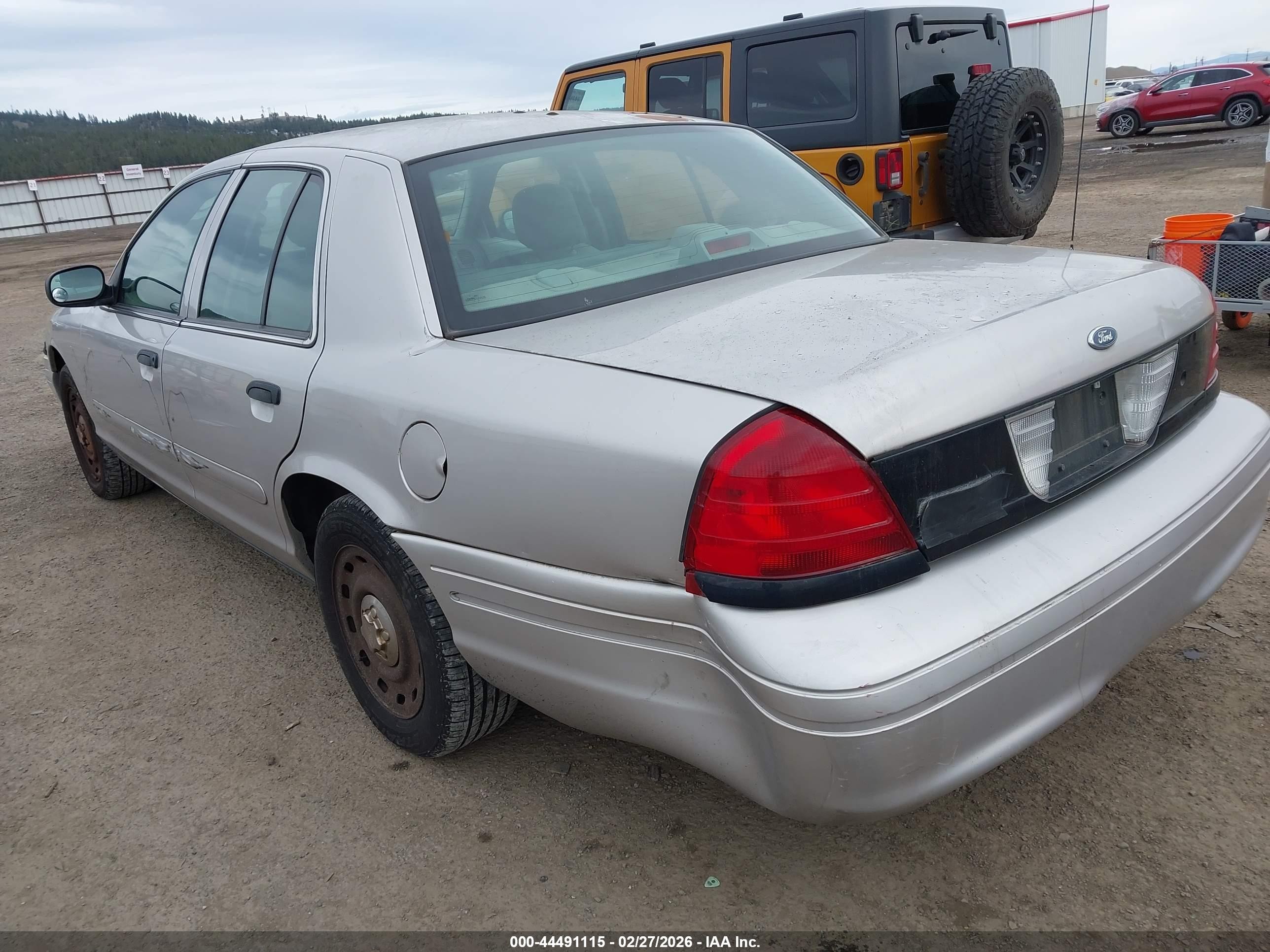 2005 Ford Crown Victoria Police Silver vin: 2FAHP71W15X147808
