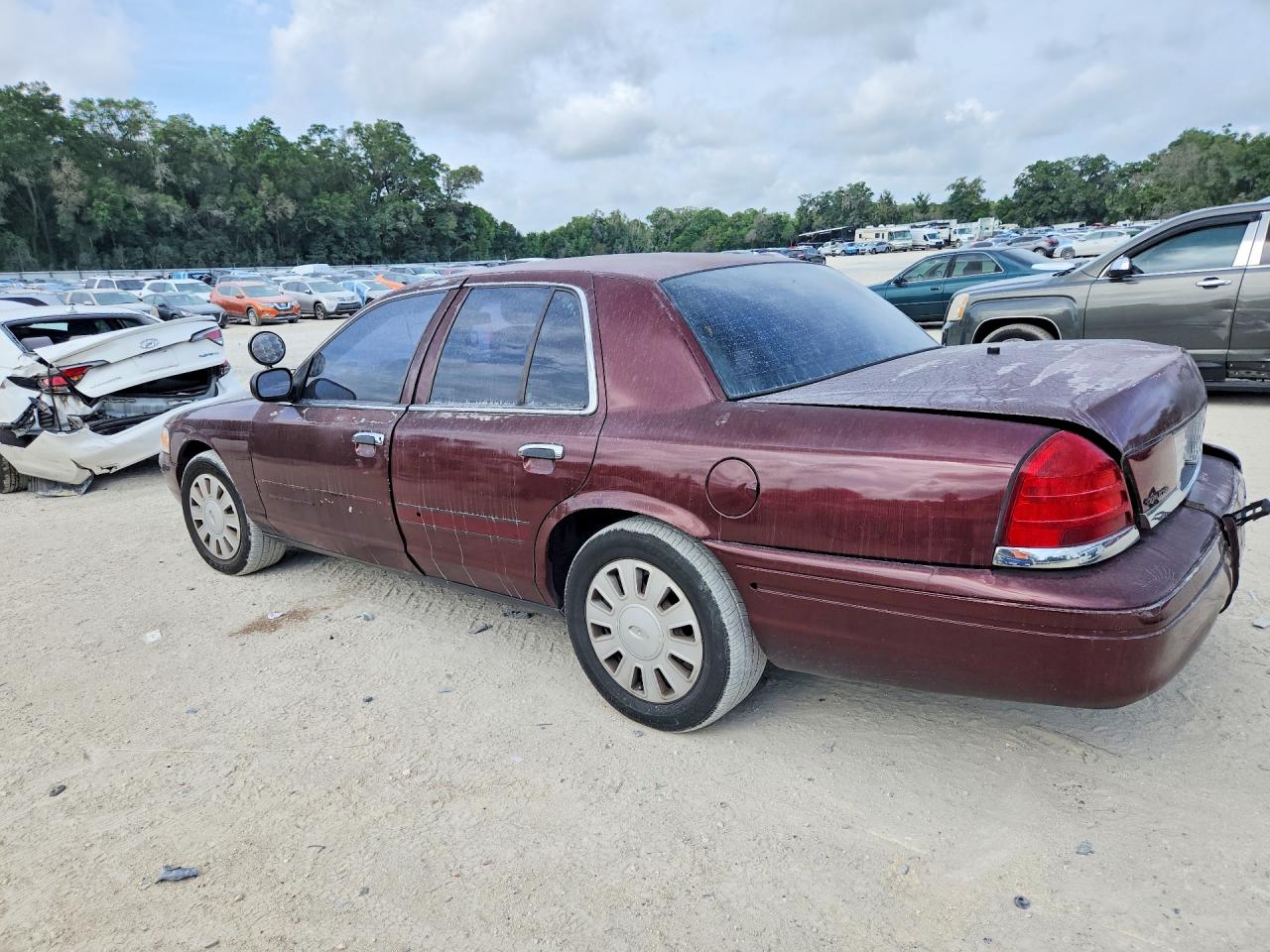 2006 Ford Crown Victoria Police Interceptor Burgundy vin: 2FAHP71W26X151688