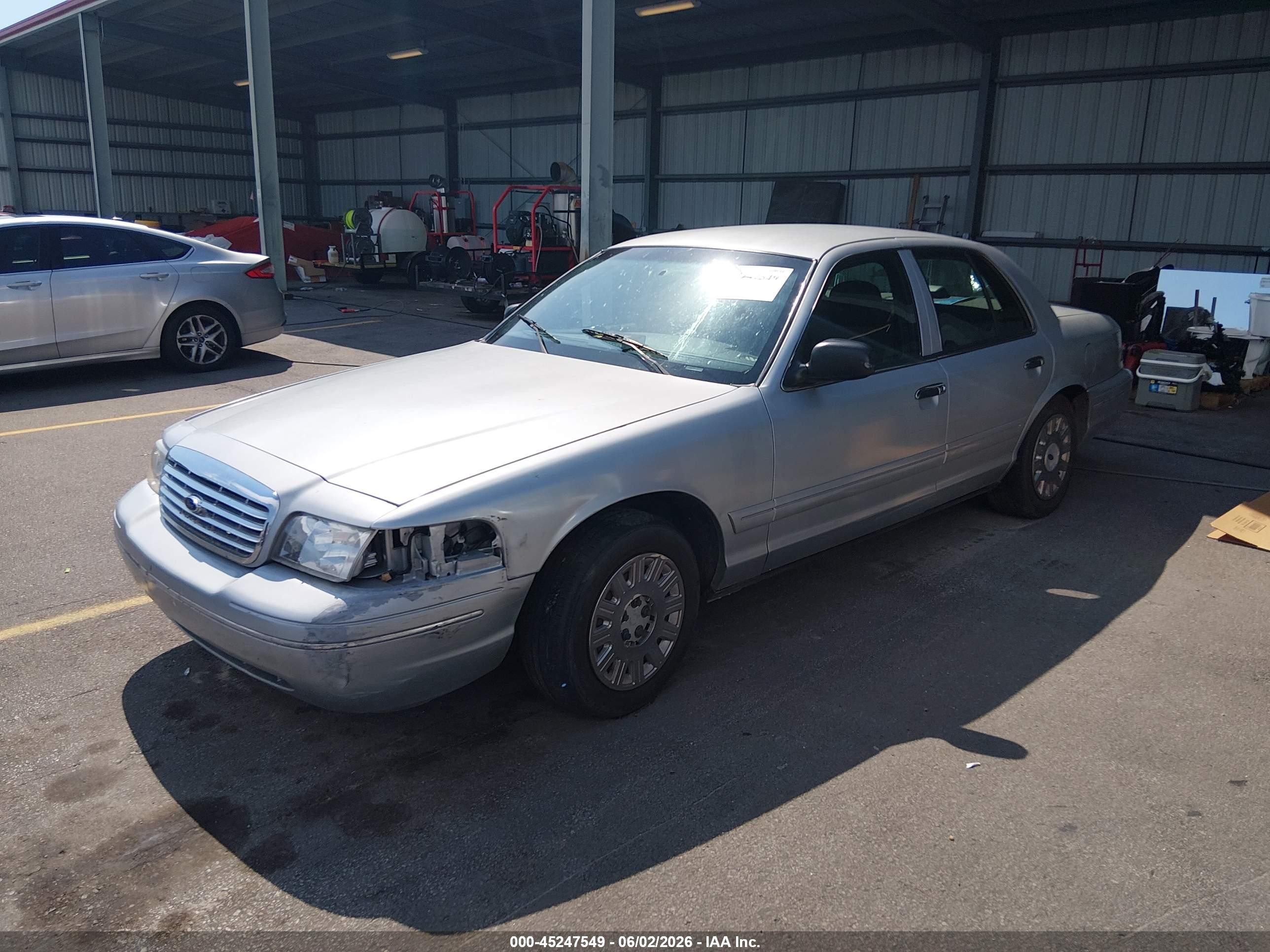 2003 Ford Crown Victoria Police Silver vin: 2FAHP71W33X205012