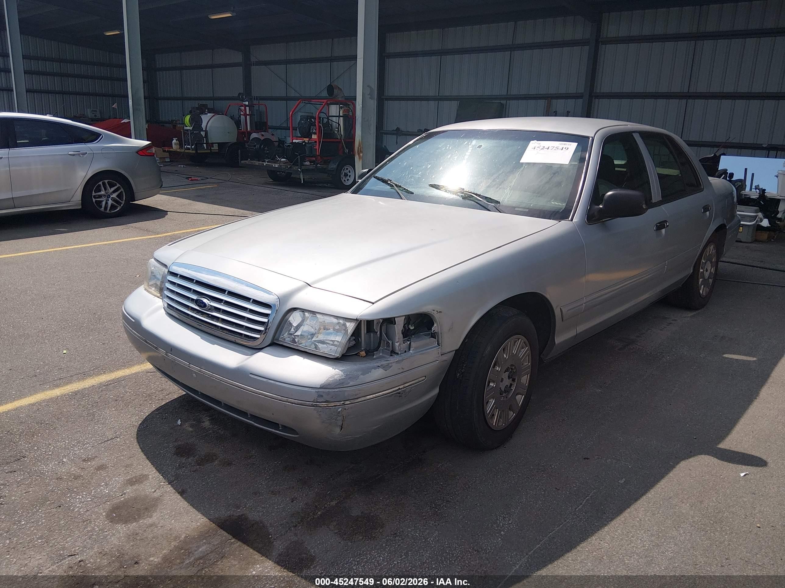 2003 Ford Crown Victoria Police Silver vin: 2FAHP71W33X205012