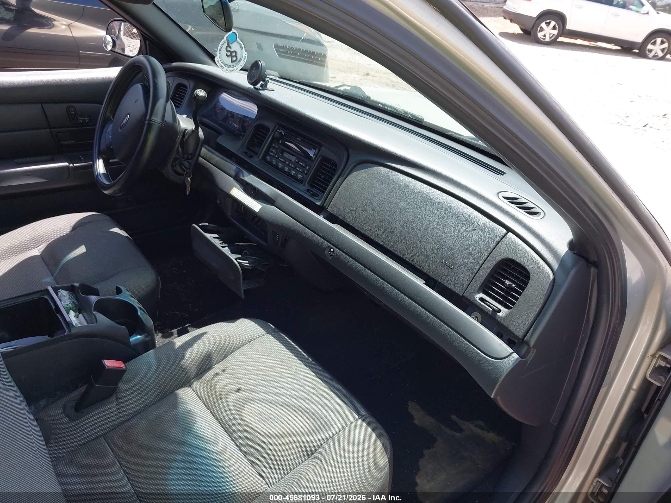 2007 Ford Crown Victoria Police/police Interceptor Silver vin: 2FAHP71W37X114859