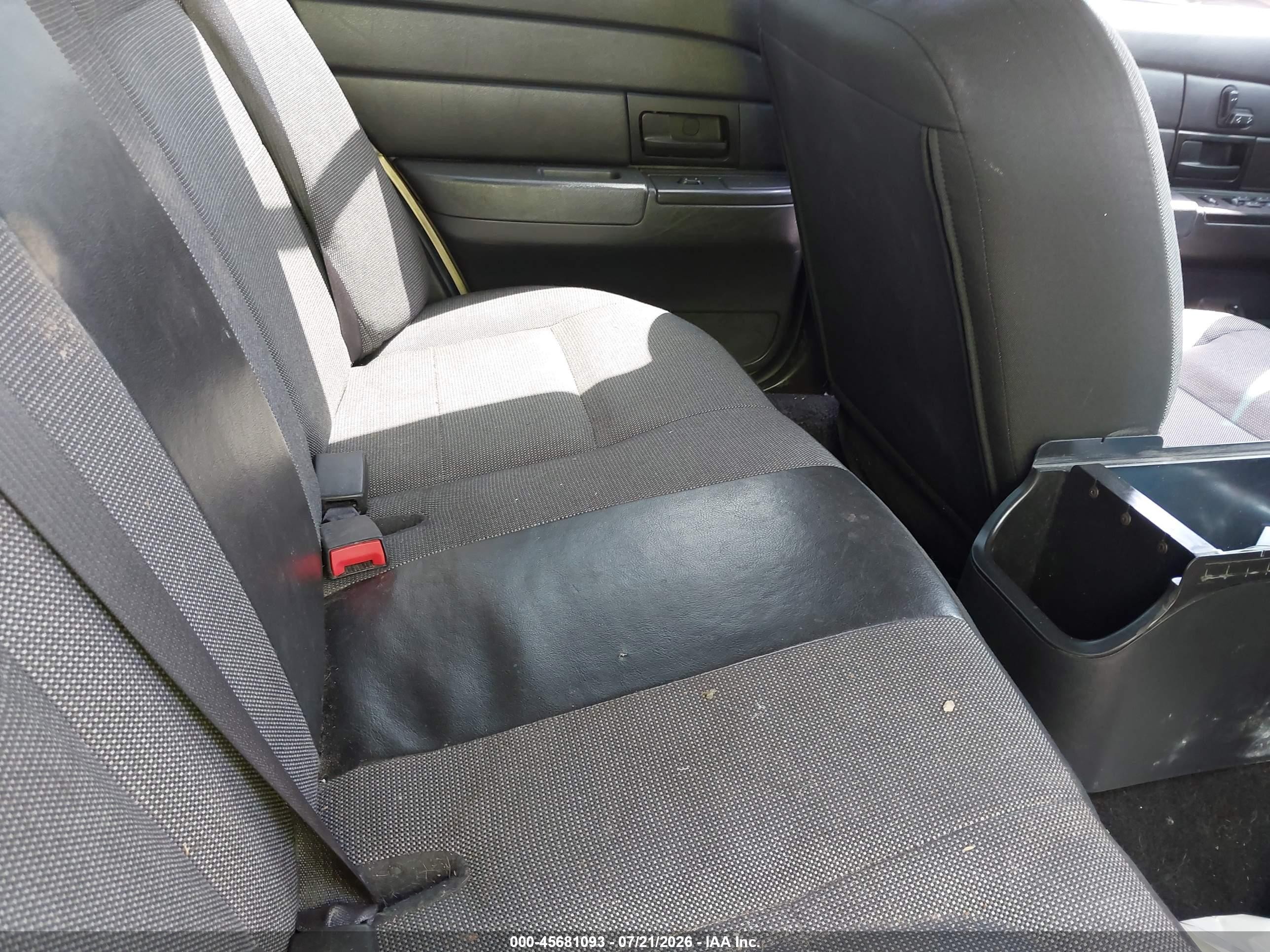 2007 Ford Crown Victoria Police/police Interceptor Silver vin: 2FAHP71W37X114859