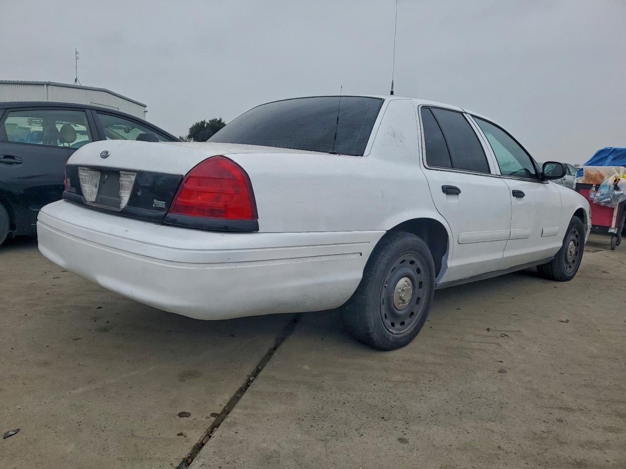 2004 Ford Crown Victoria Police Interceptor White vin: 2FAHP71W54X105933