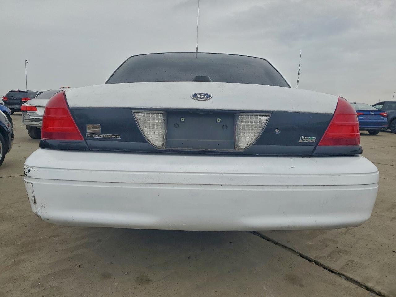 2004 Ford Crown Victoria Police Interceptor White vin: 2FAHP71W54X105933