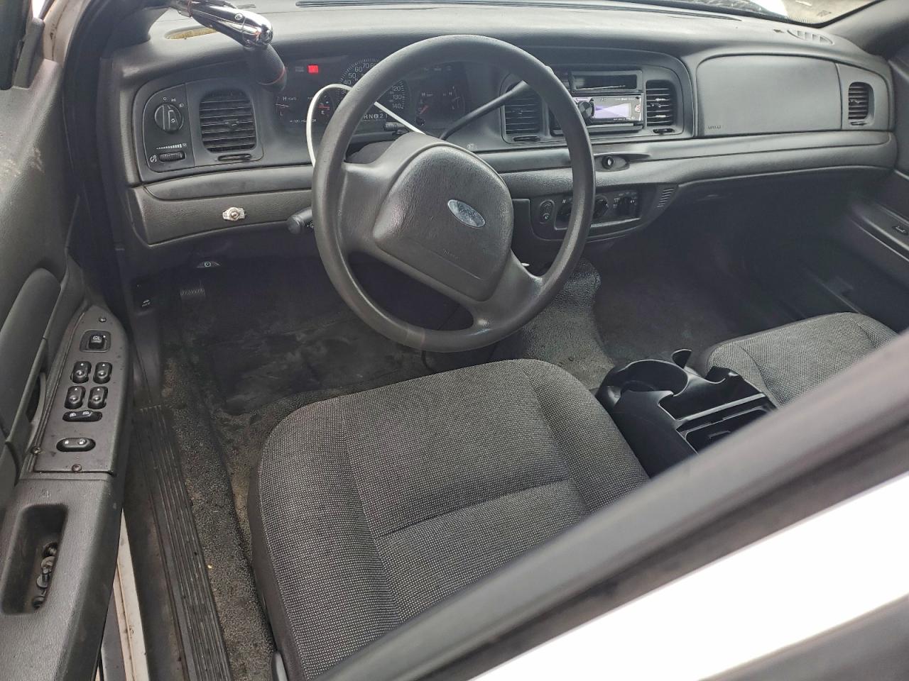 2004 Ford Crown Victoria Police Interceptor White vin: 2FAHP71W54X105933