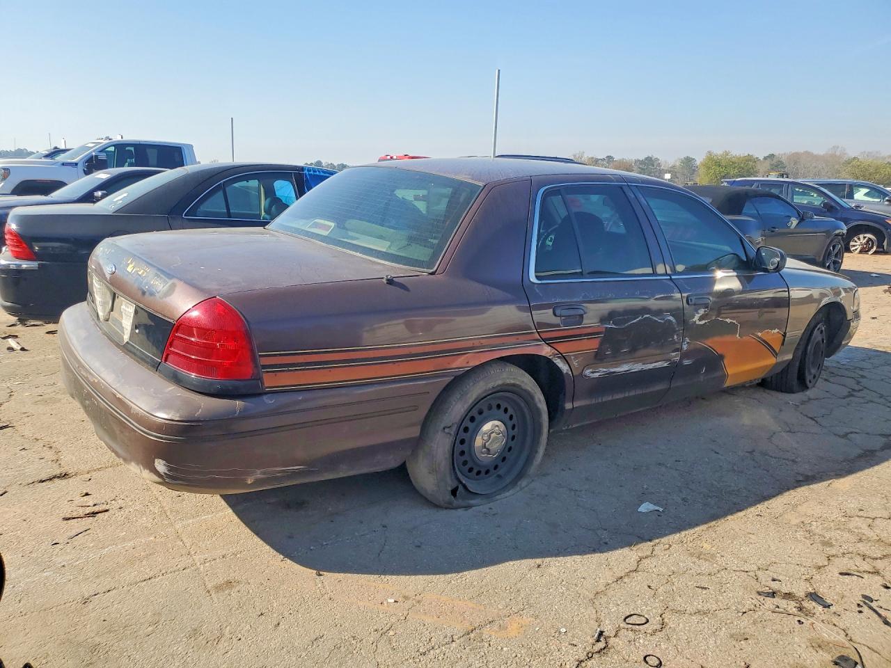 2003 Ford Crown Victoria Police Interceptor Brown vin: 2FAHP71W73X213937