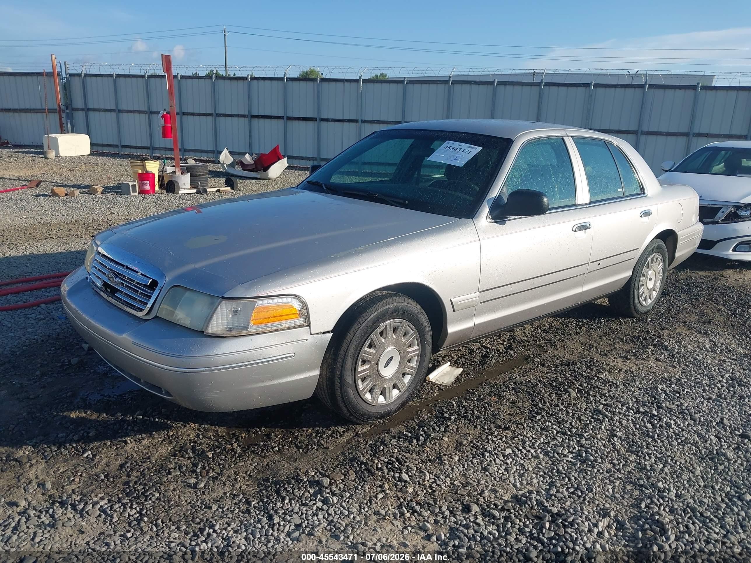 2005 Ford Crown Victoria Police Silver vin: 2FAHP71W75X139017