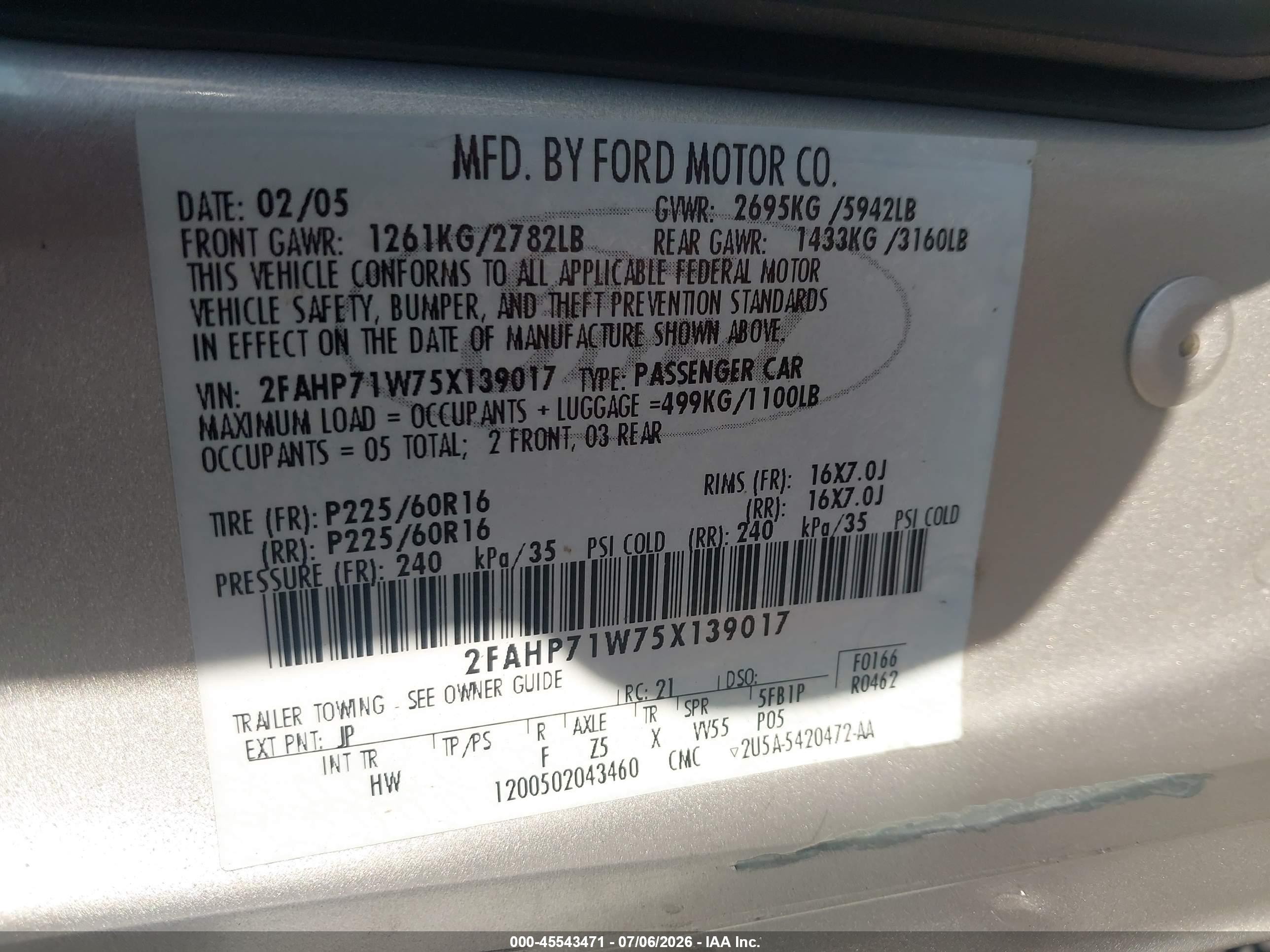 2005 Ford Crown Victoria Police Silver vin: 2FAHP71W75X139017