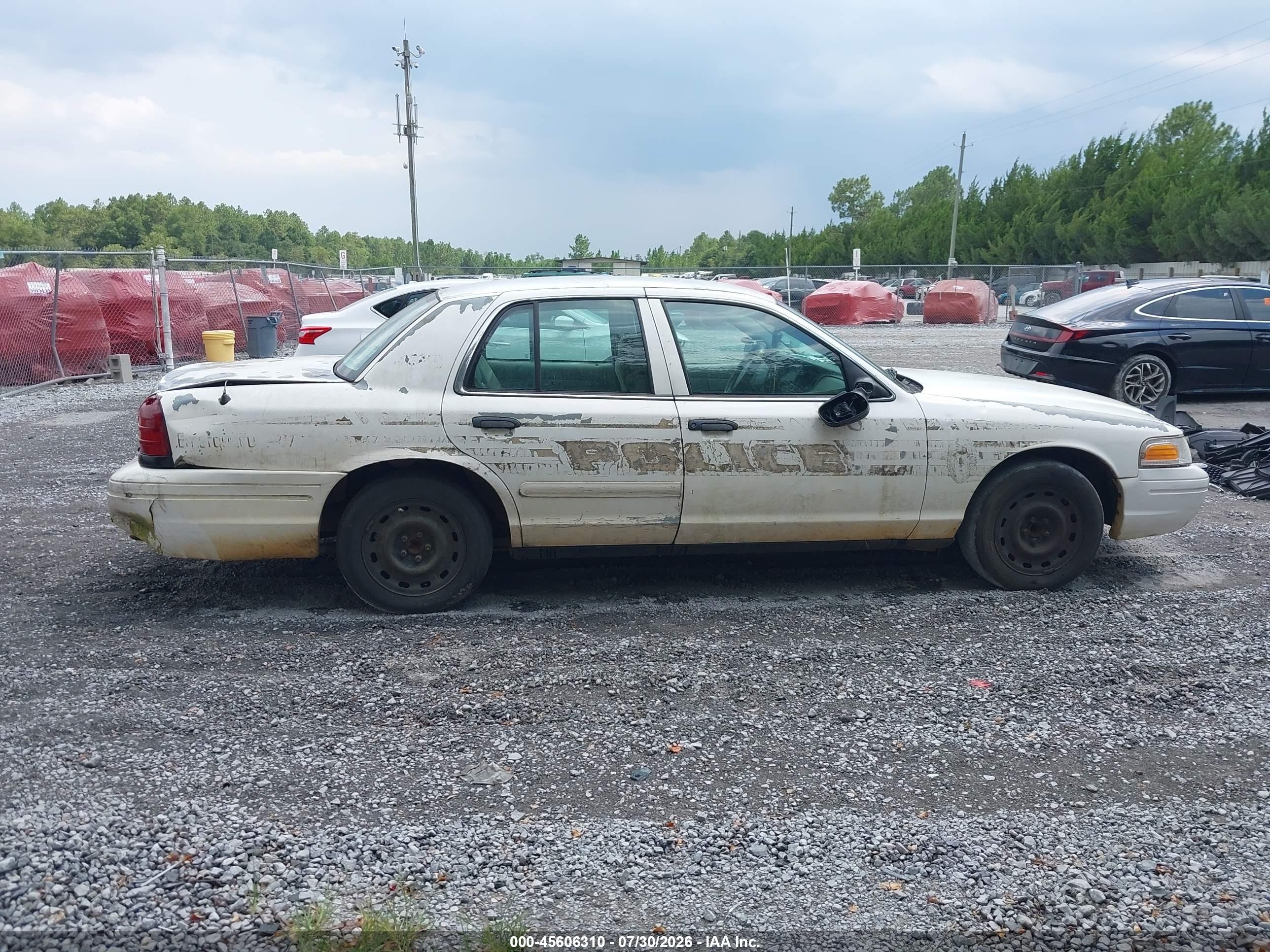 2005 Ford Crown Victoria Police White vin: 2FAHP71W75X143035