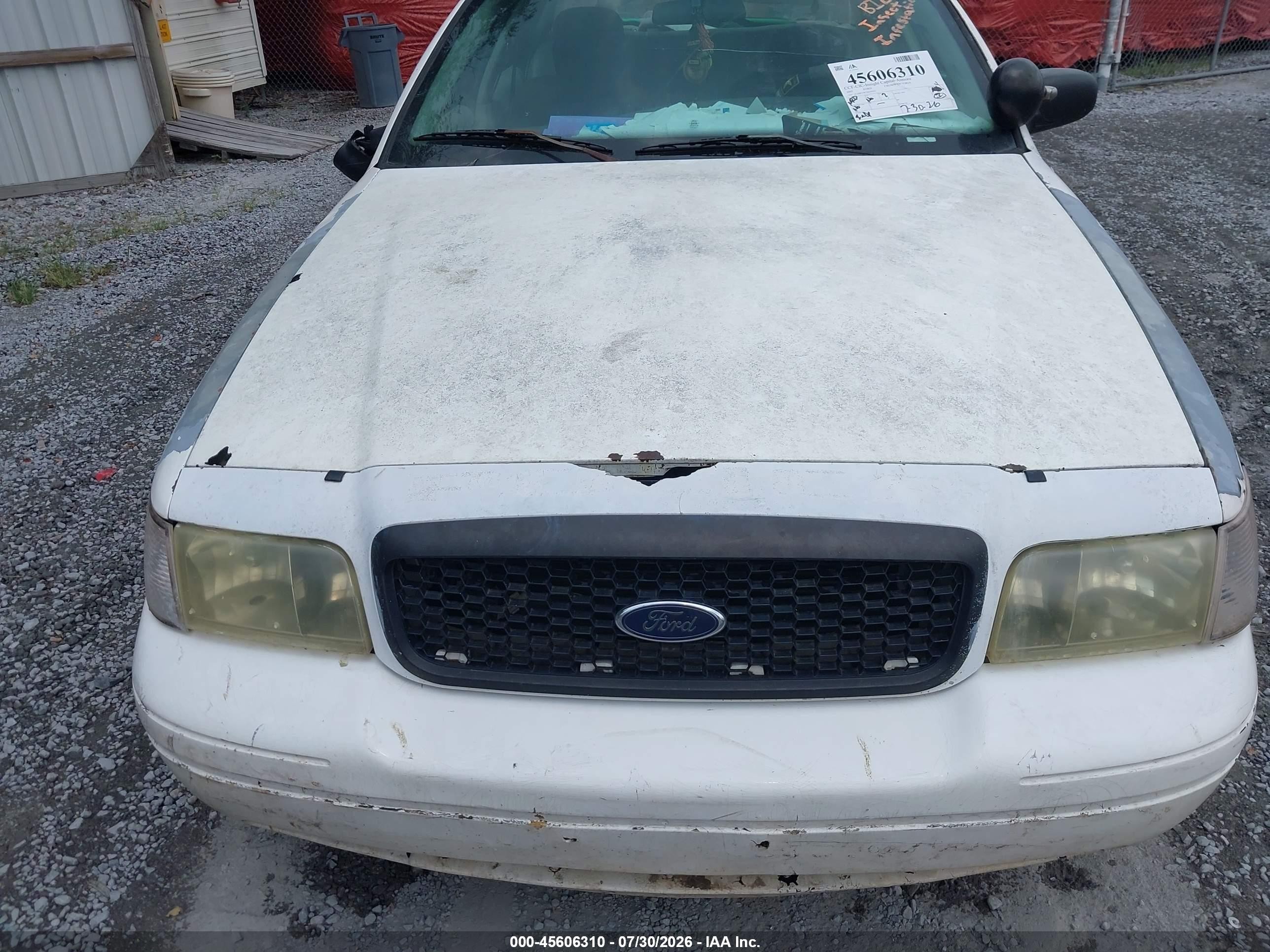 2005 Ford Crown Victoria Police White vin: 2FAHP71W75X143035