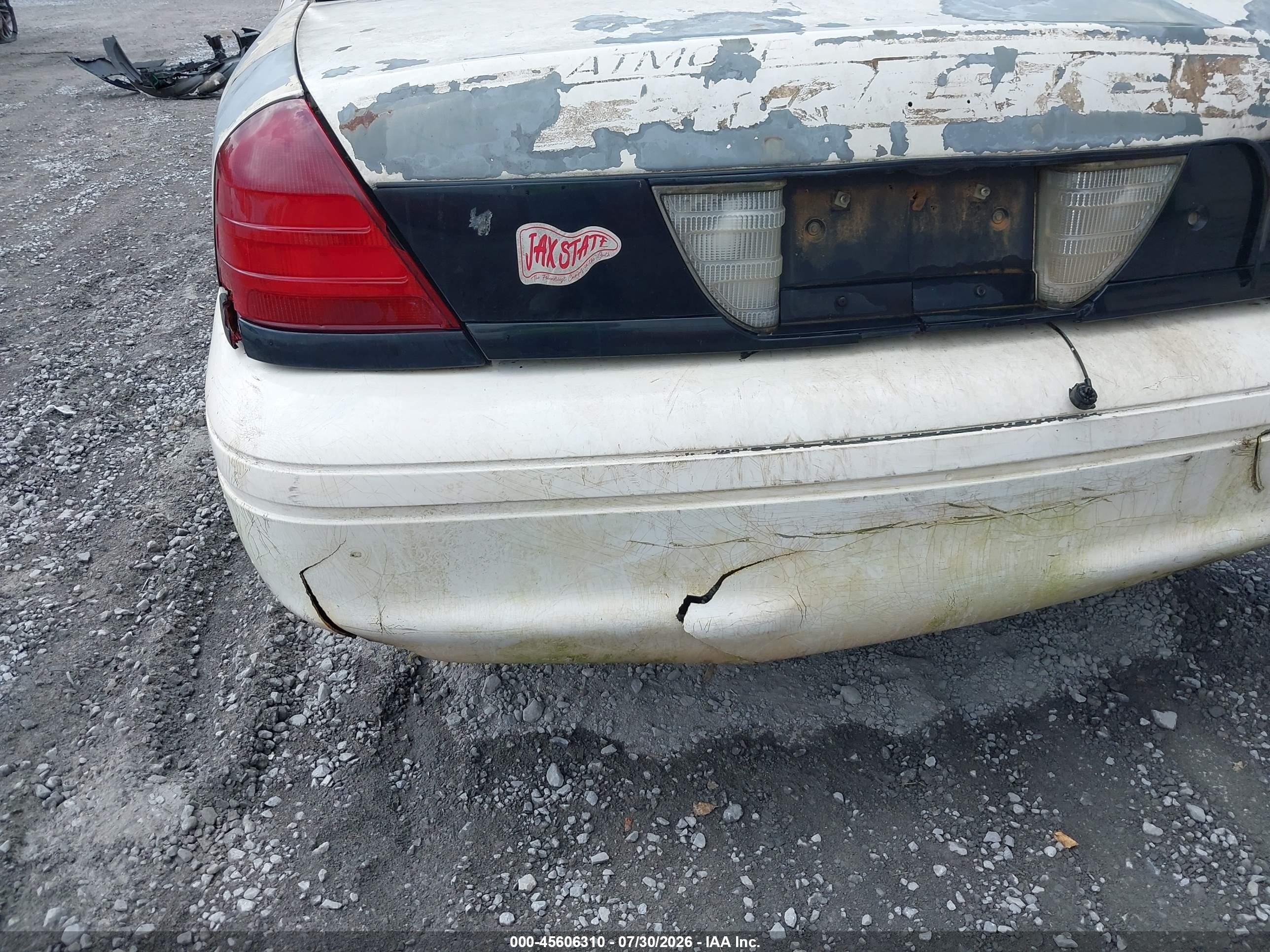 2005 Ford Crown Victoria Police White vin: 2FAHP71W75X143035