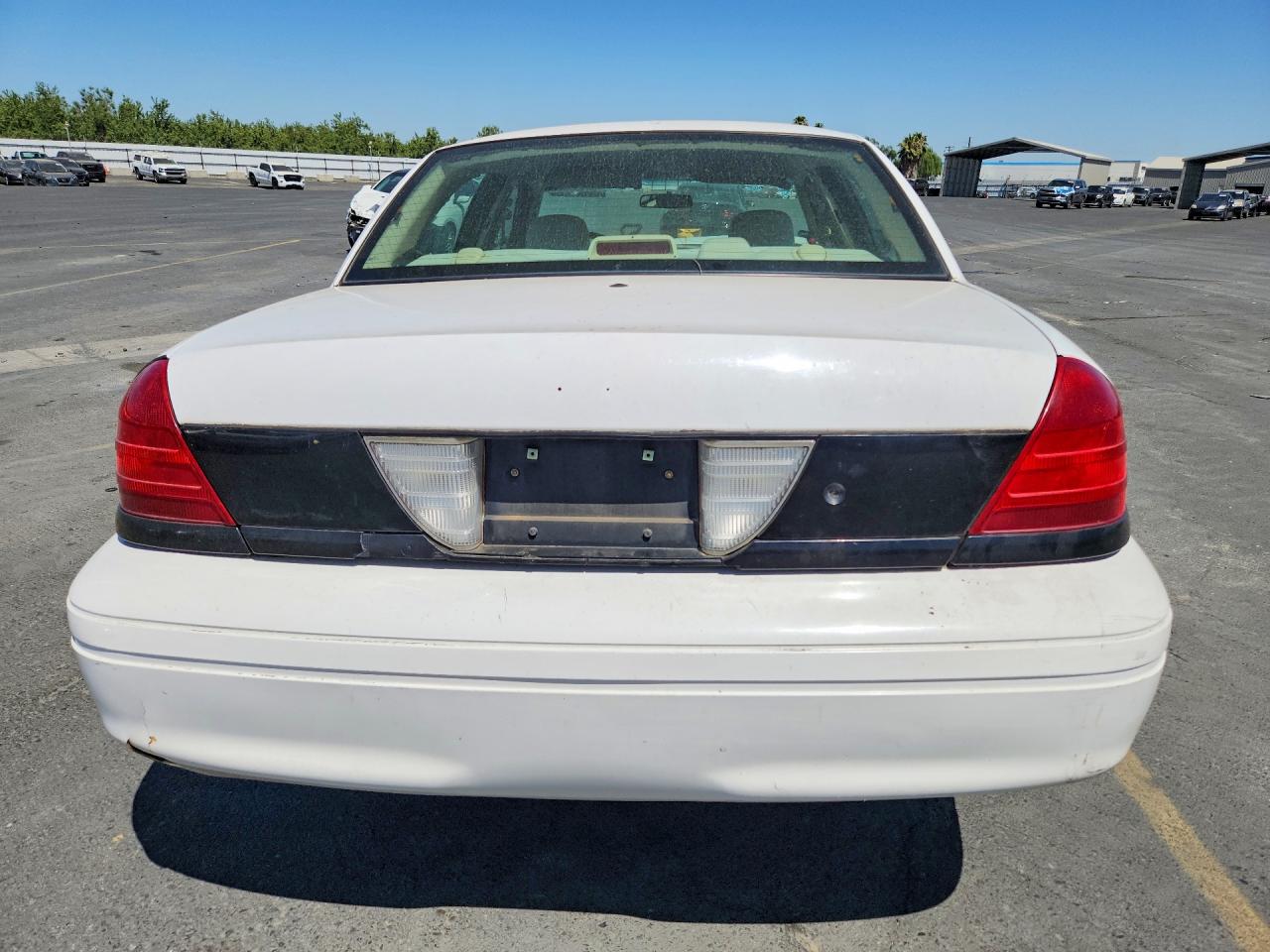 2007 Ford Crown Victoria Police Interceptor White vin: 2FAHP71W77X123340