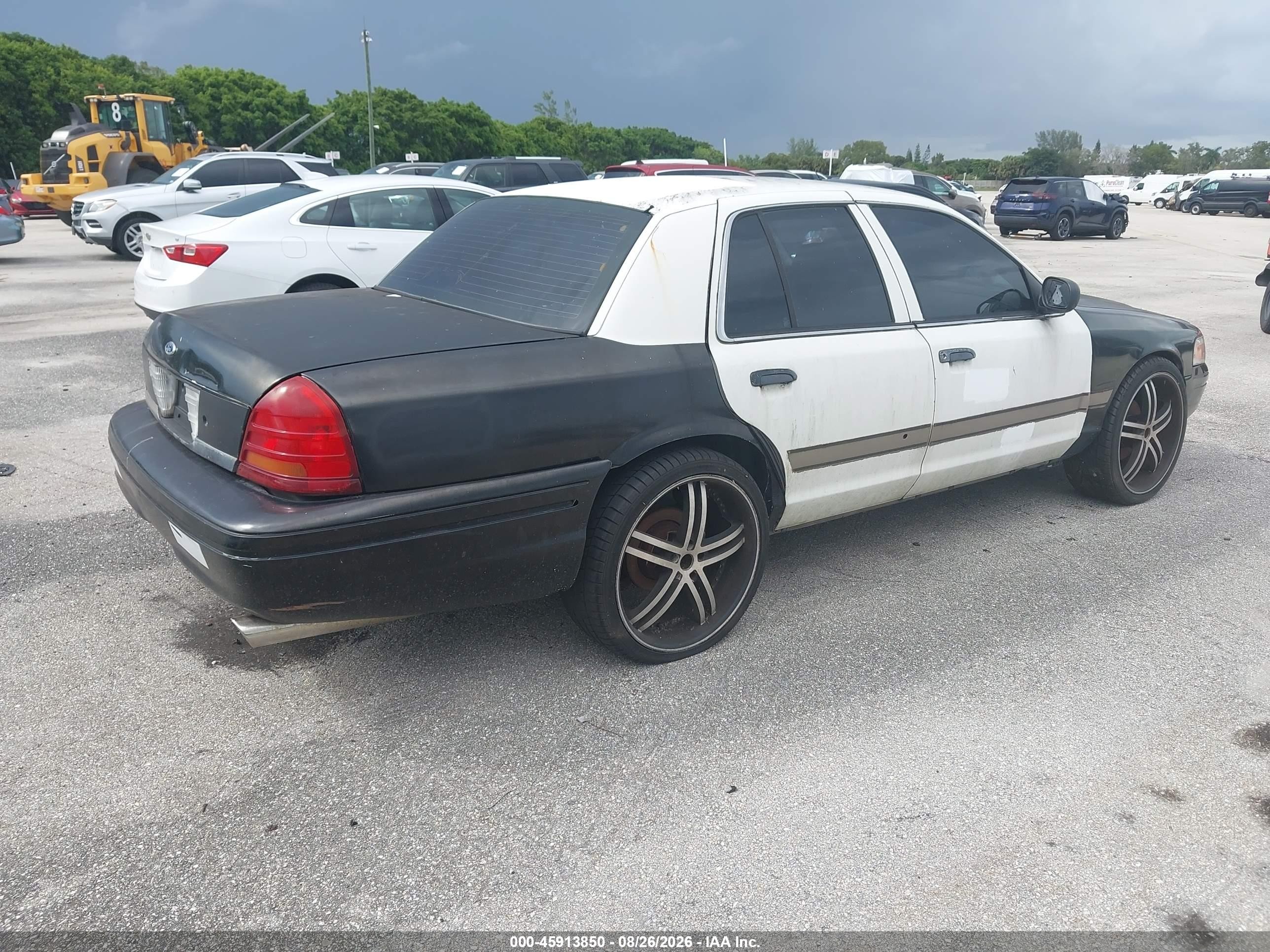 2007 Ford Crown Victoria   Black vin: 2FAHP71W97X123596