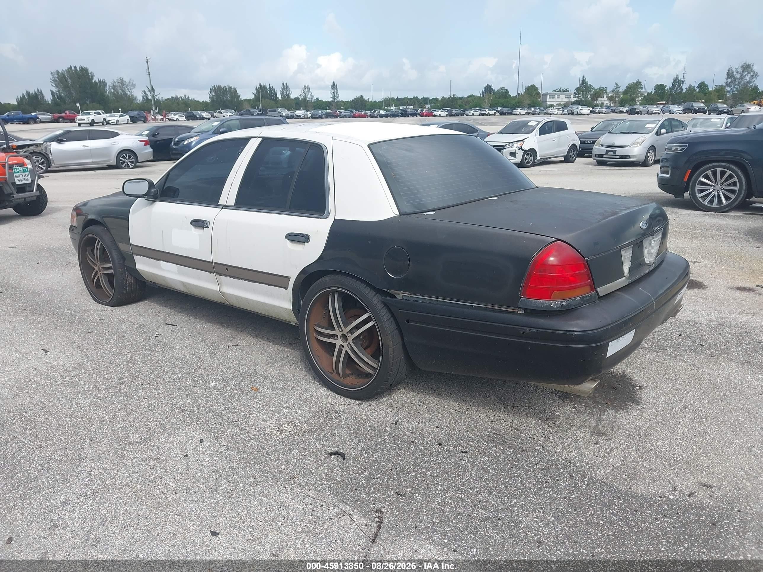 2007 Ford Crown Victoria   Black vin: 2FAHP71W97X123596