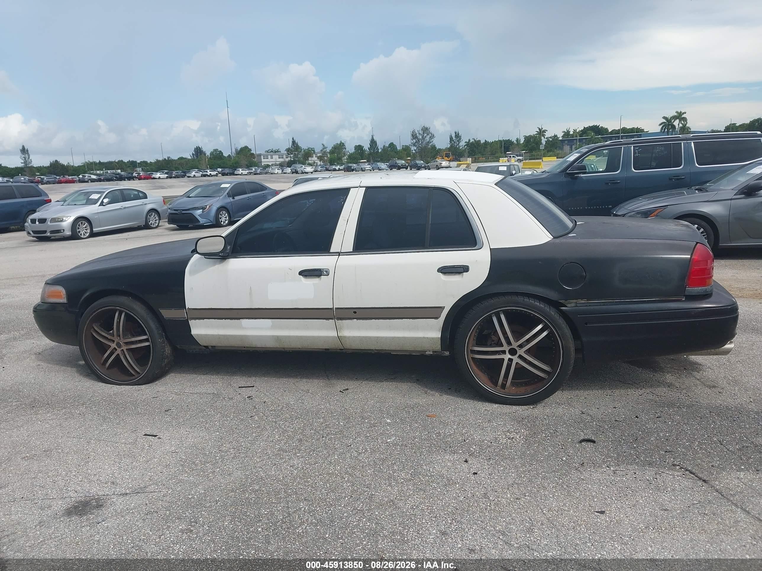 2007 Ford Crown Victoria   Black vin: 2FAHP71W97X123596