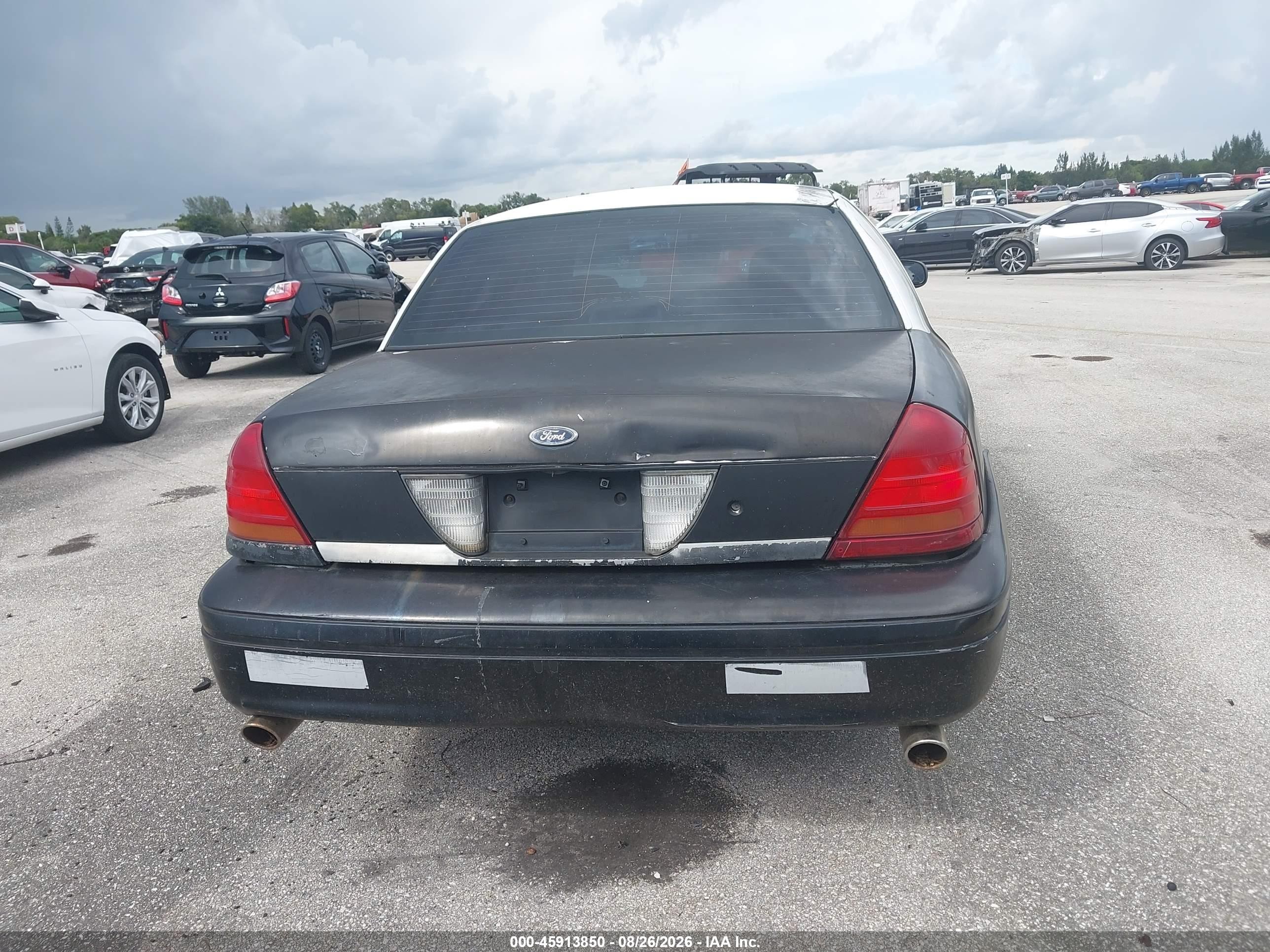 2007 Ford Crown Victoria   Black vin: 2FAHP71W97X123596