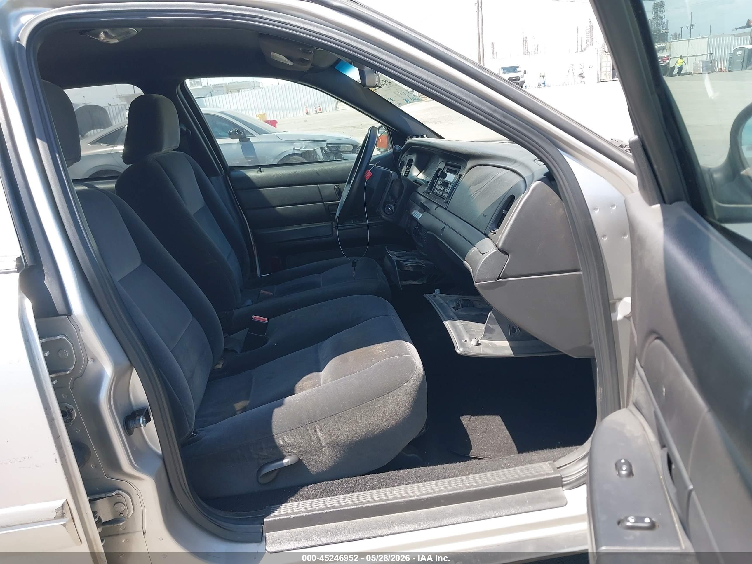 2007 Ford Crown Victoria Police/police Interceptor Silver vin: 2FAHP71W97X159899