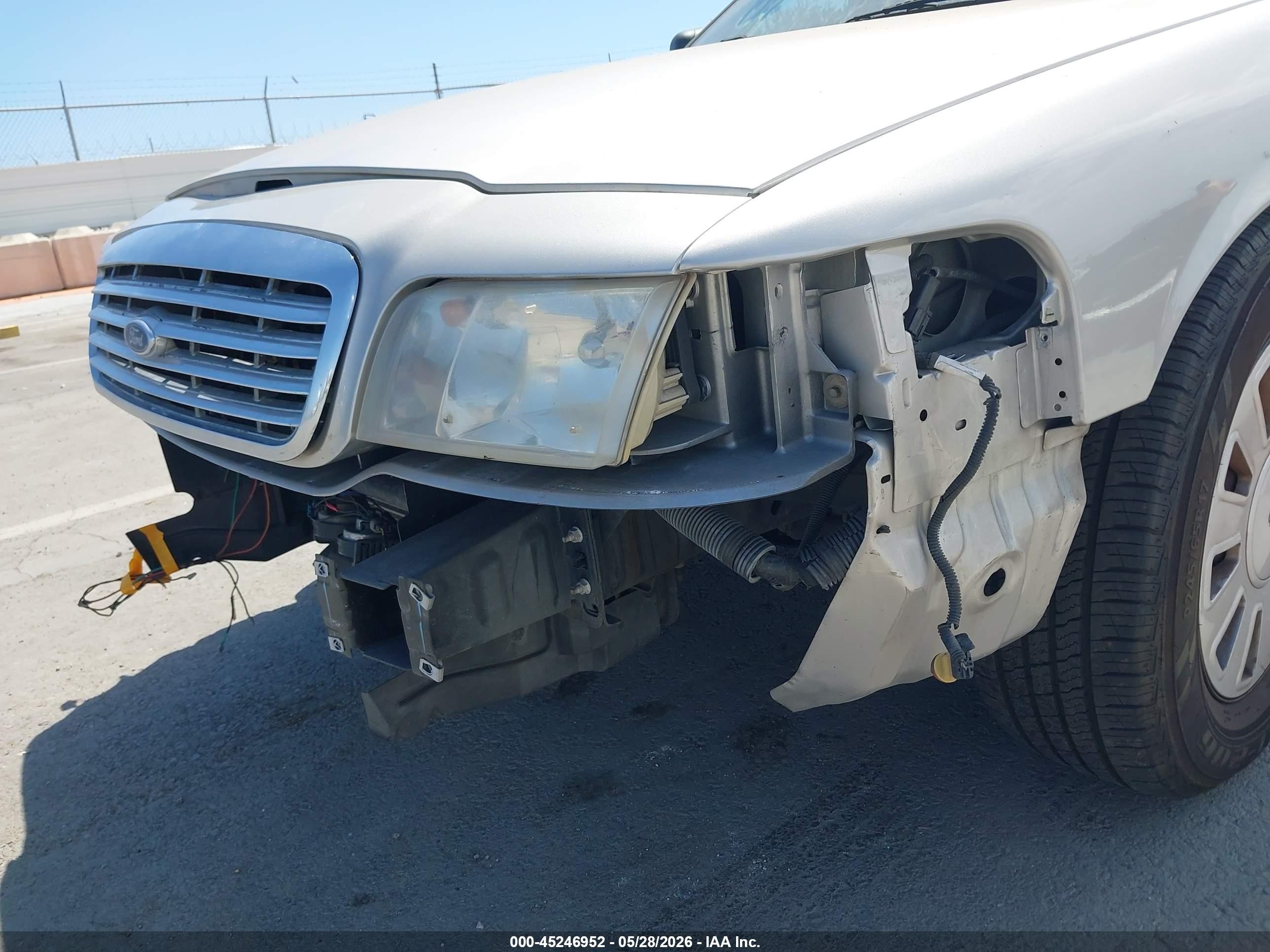 2007 Ford Crown Victoria Police/police Interceptor Silver vin: 2FAHP71W97X159899